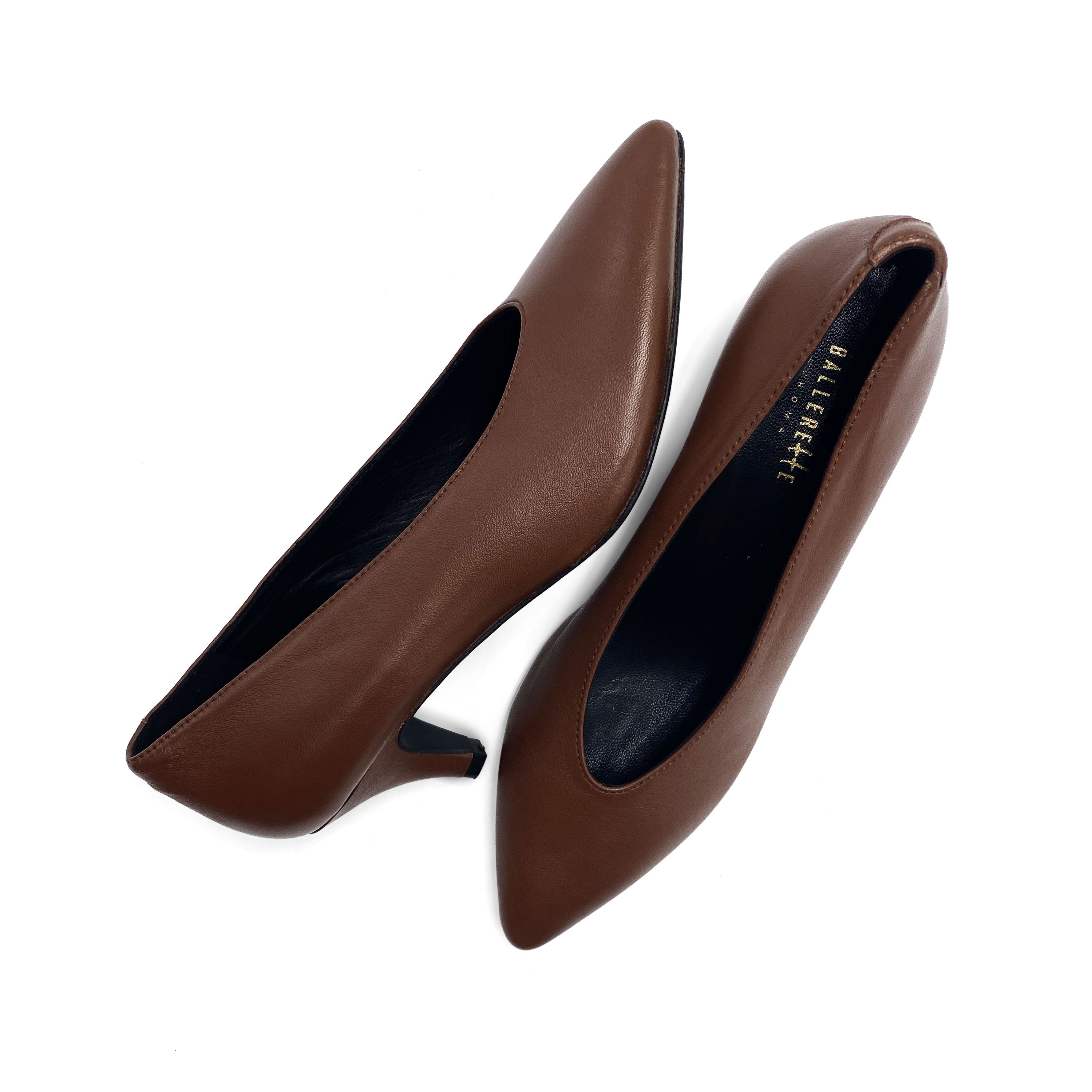 Chaussures décolletées en cuir marron à col V et talon