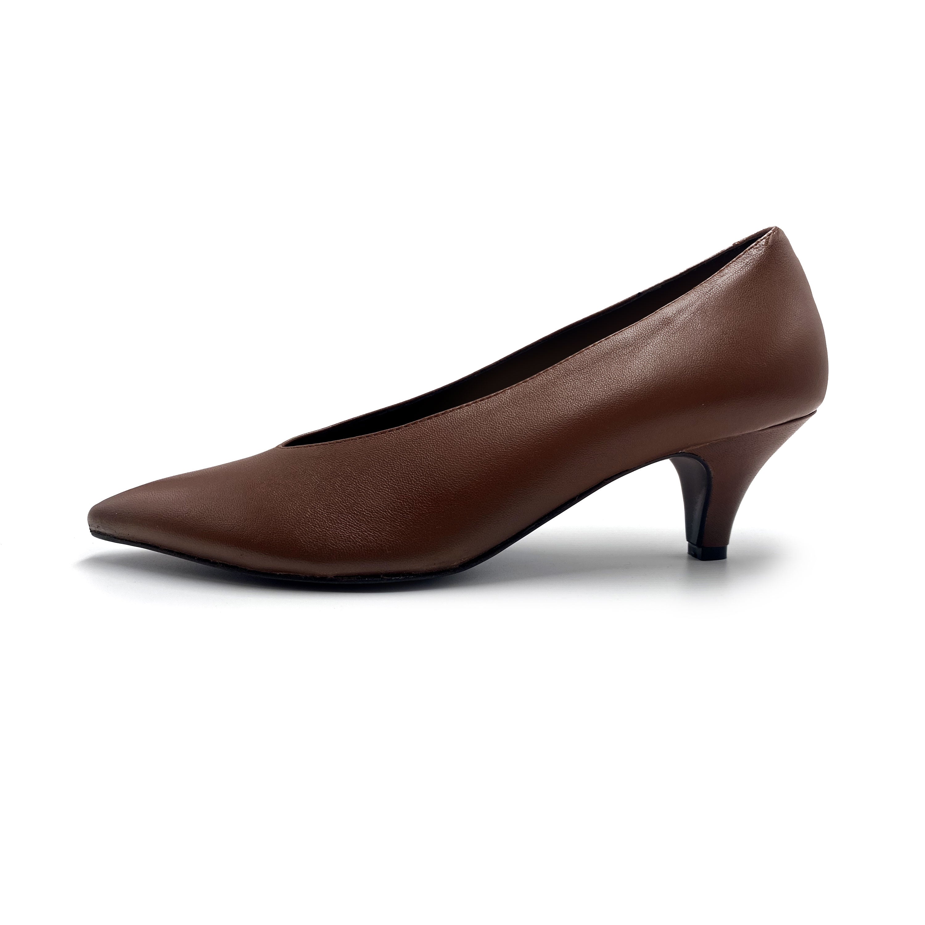 Chaussures décolletées en cuir marron à col V et talon