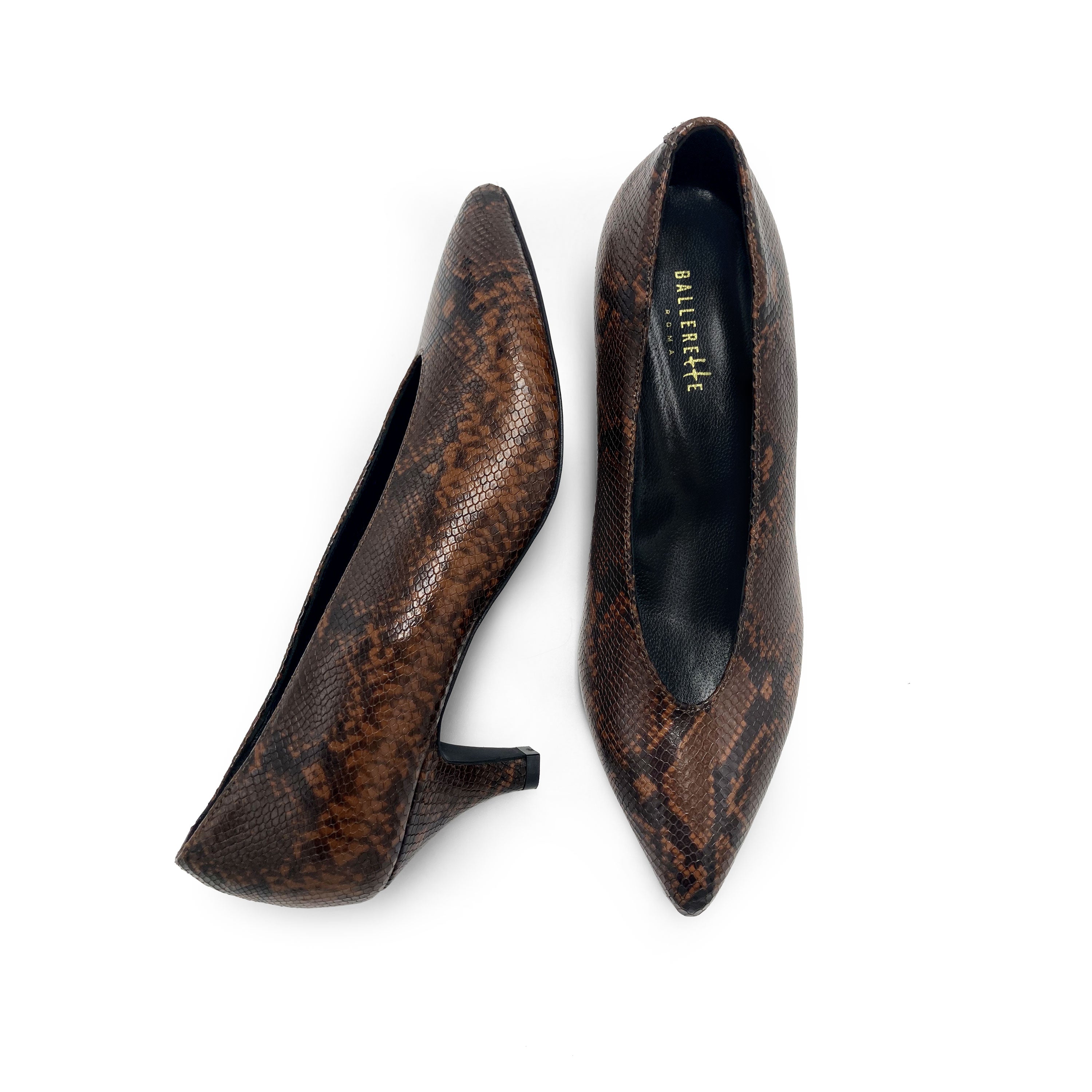 Braunem Leder mit Animalier-Print Pumps mit V-Ausschnitt