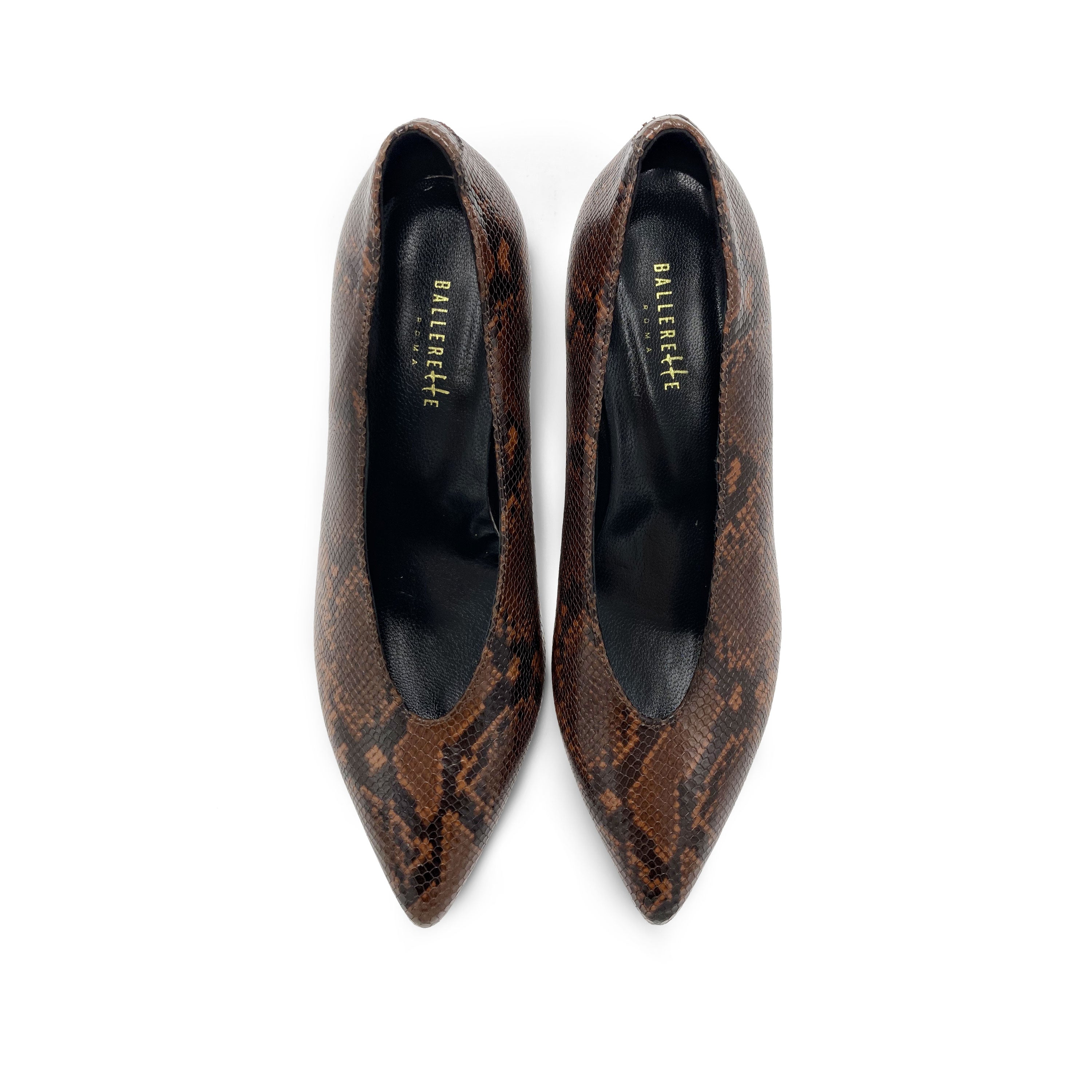 Braunem Leder mit Animalier-Print Pumps mit V-Ausschnitt