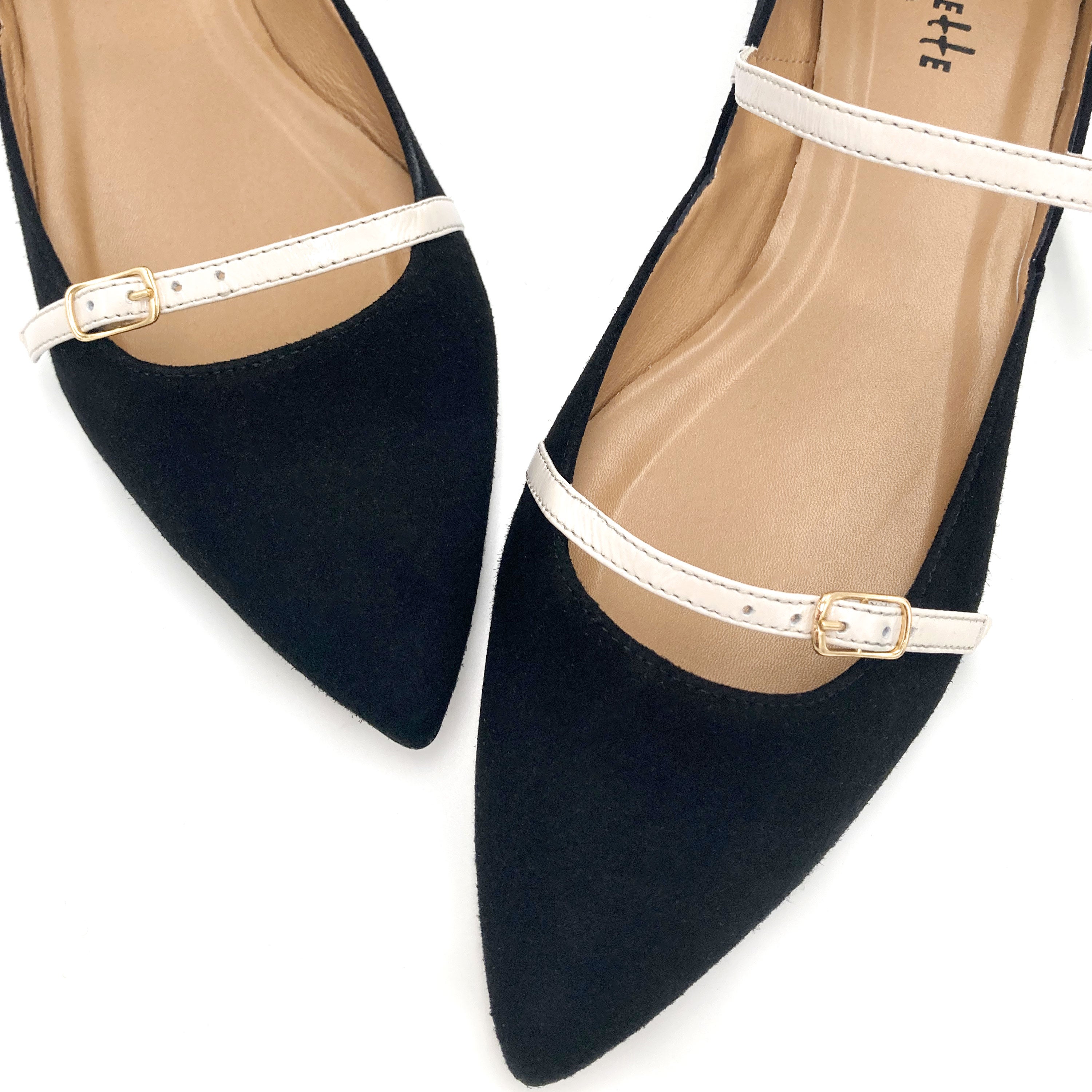 Ballerines pointues en daim noir avec brides en vernis creme
