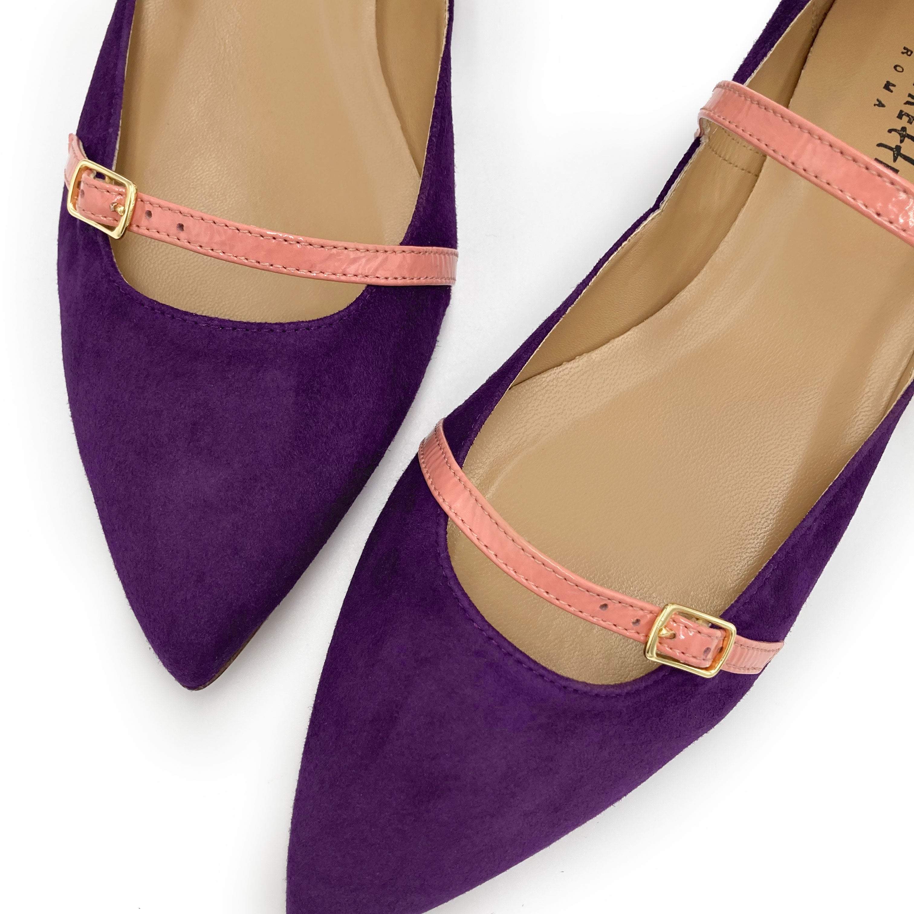 Ballerines pointues en daim violet avec brides roses
