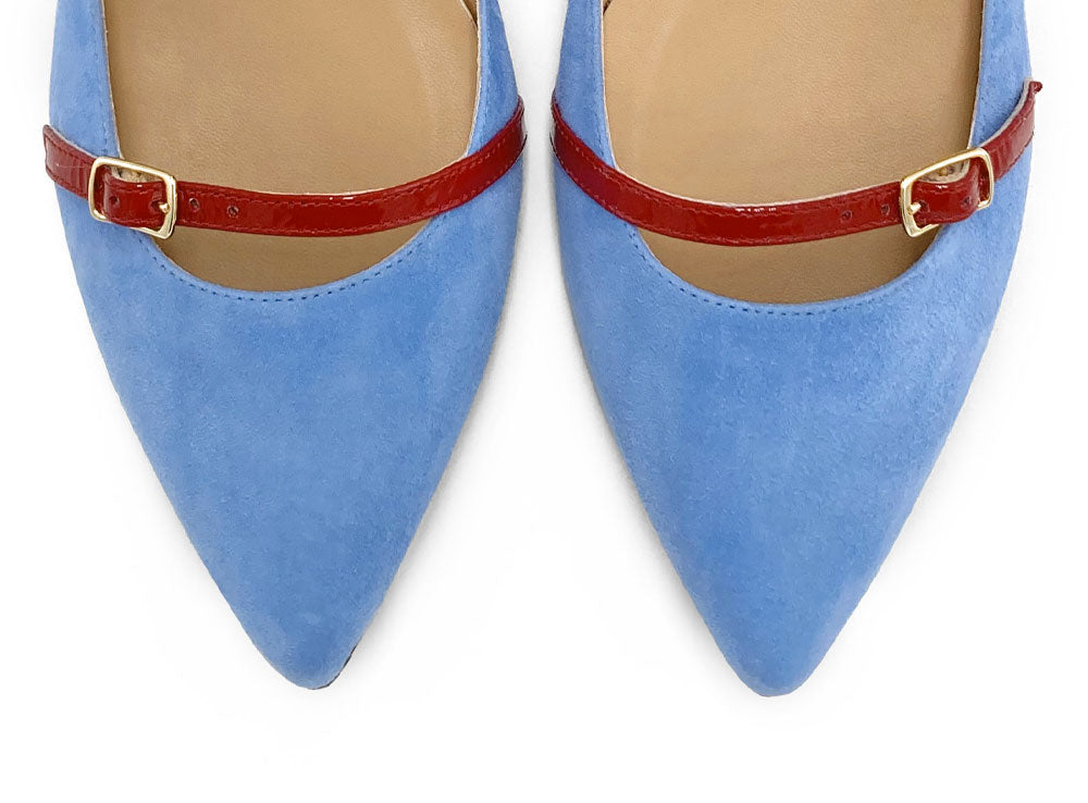 Ballerines pointues en daim bleu denim avec brides rouges