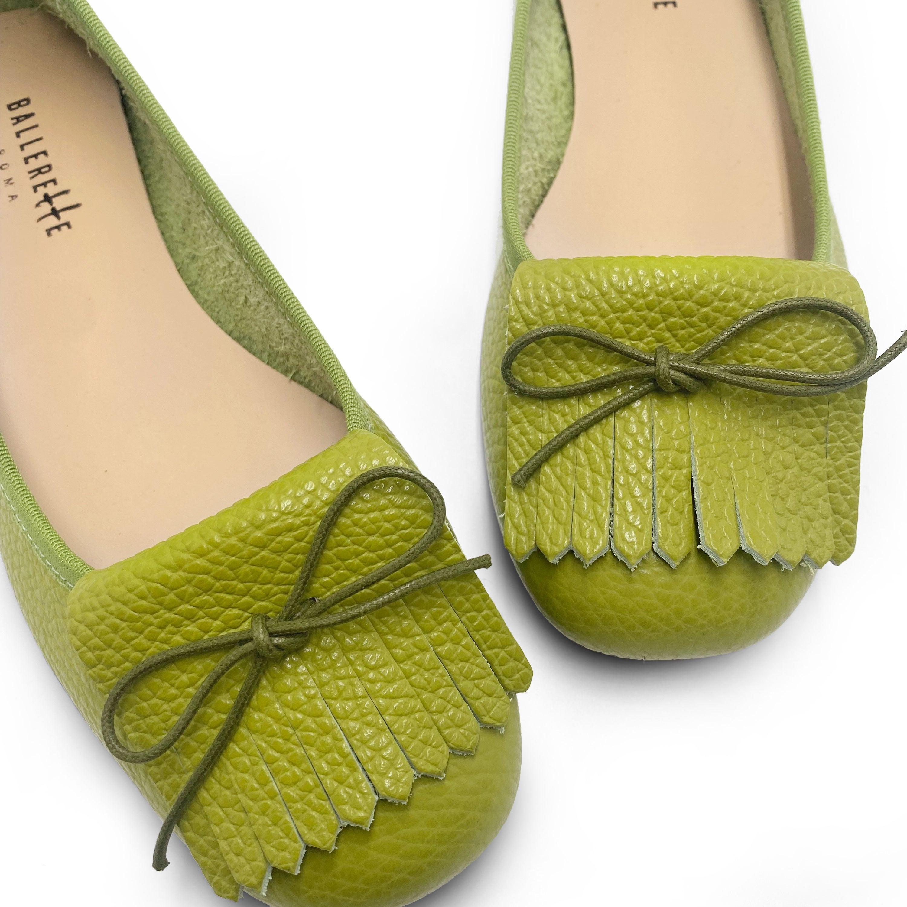 Mocasines de mujer en piel verde oliva con flecos