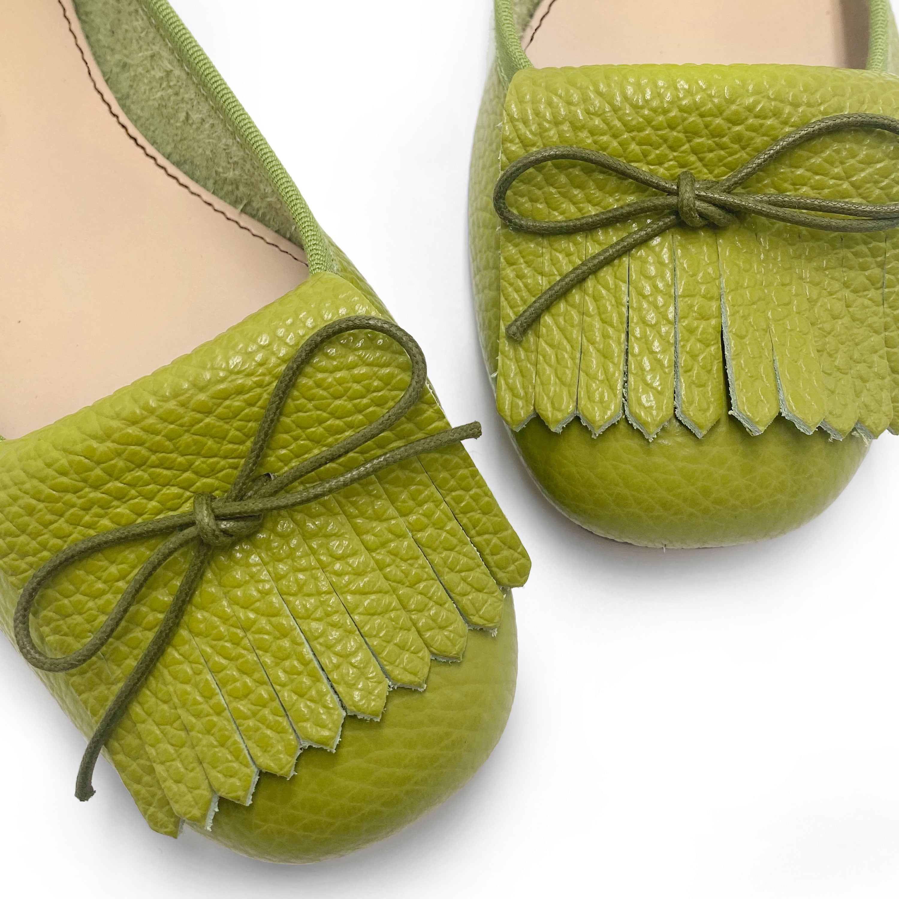 Mocassini da donna verde oliva in pelle con frangia