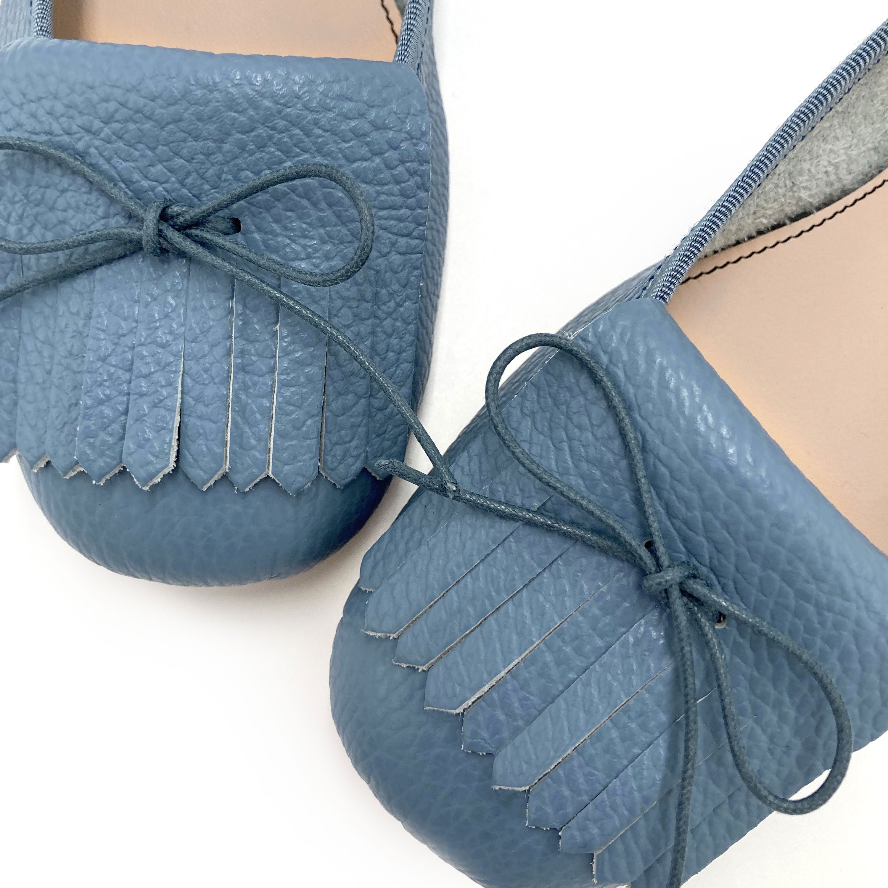 Mocassini da donna blu jeans in pelle con frangia