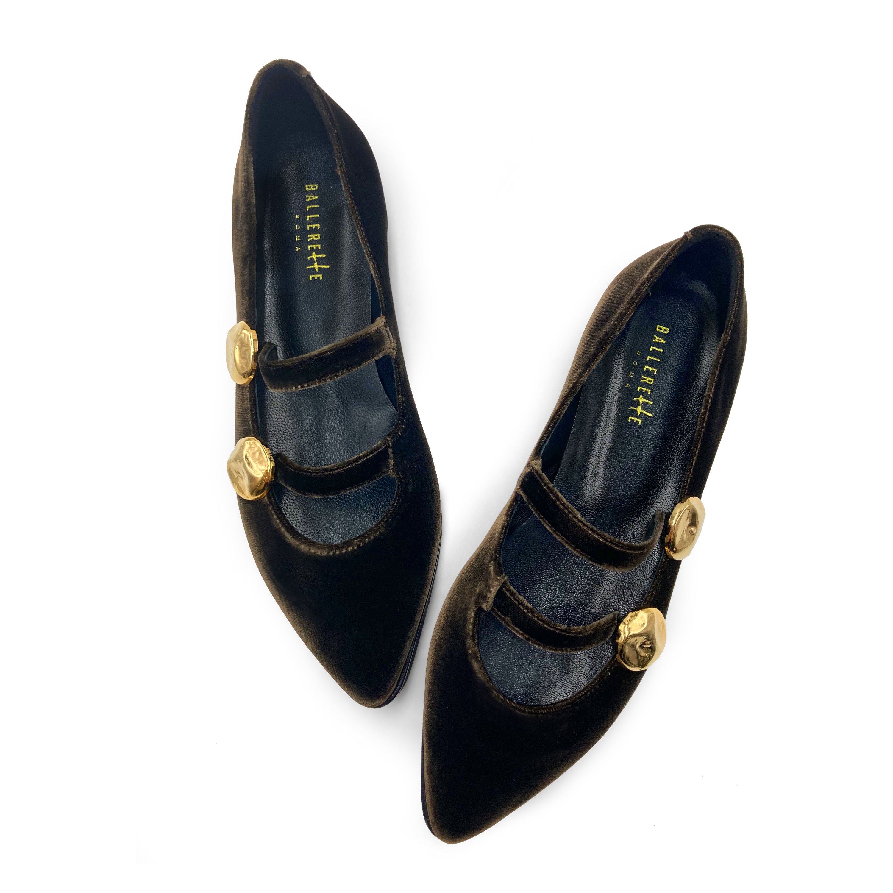 Ballerine in velluto marrone con cinturini e borchie