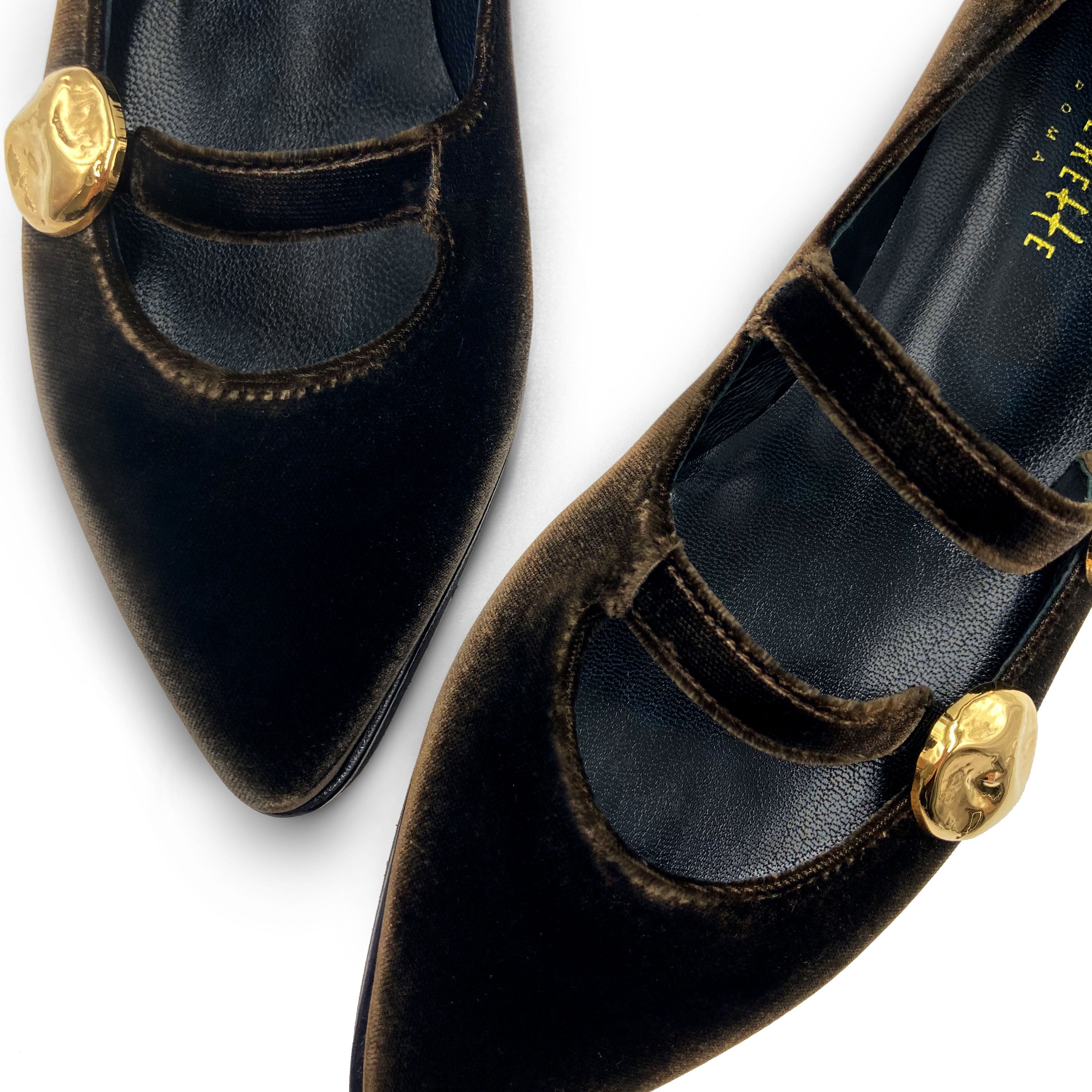 Ballerine in velluto marrone con cinturini e borchie