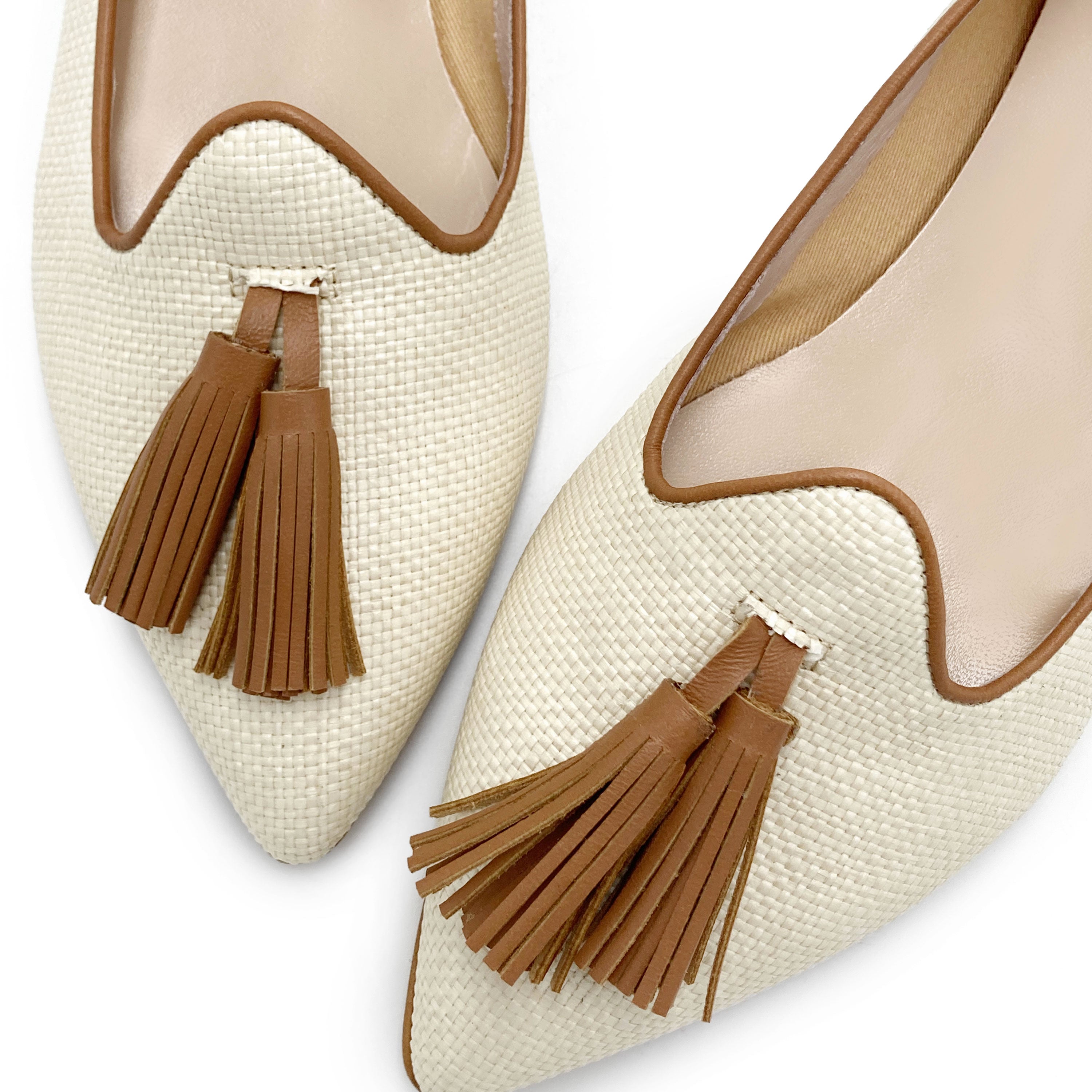 Women's Summer moccasins in beige raffia with leather tassels