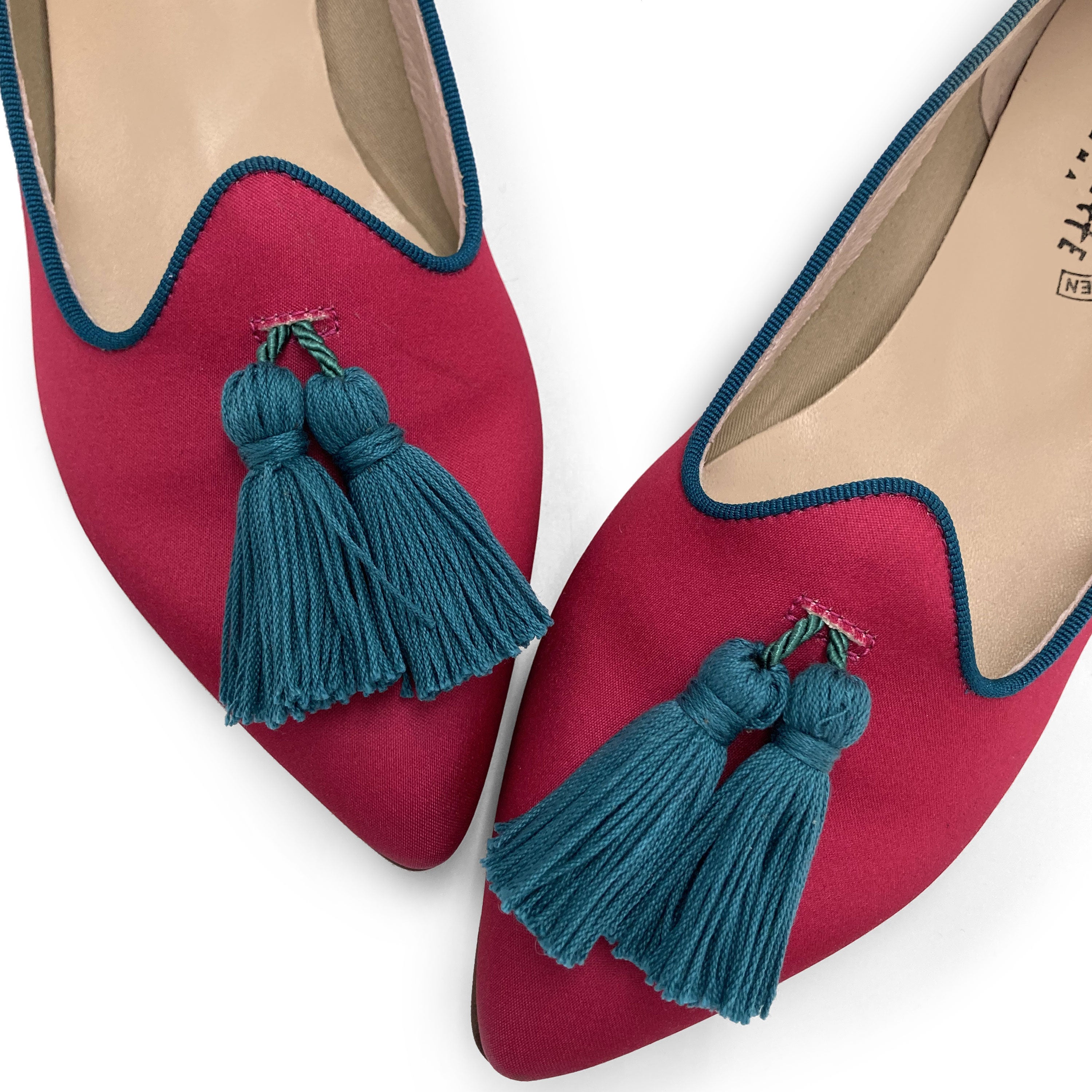 TT Go Green Collection - Mocasines de mujer en satén eco fucsia con borlas petróleo