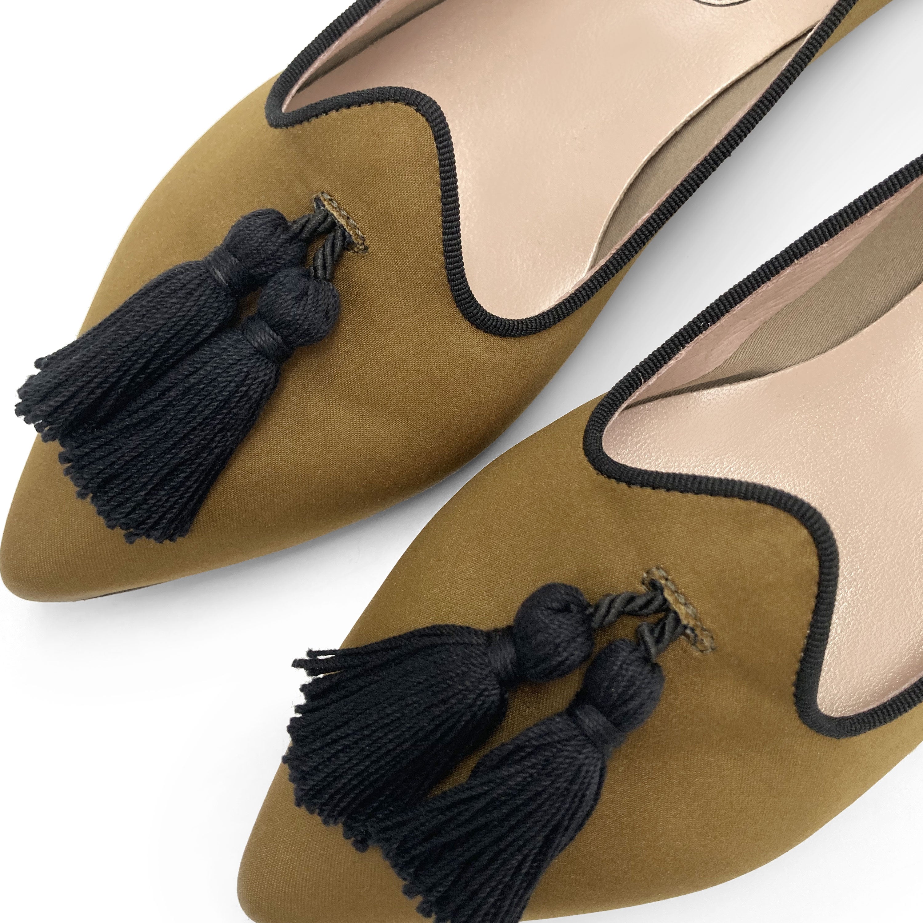 TT Go Green Collection - Mocassini donna mostarda in raso eco e nappine nere
