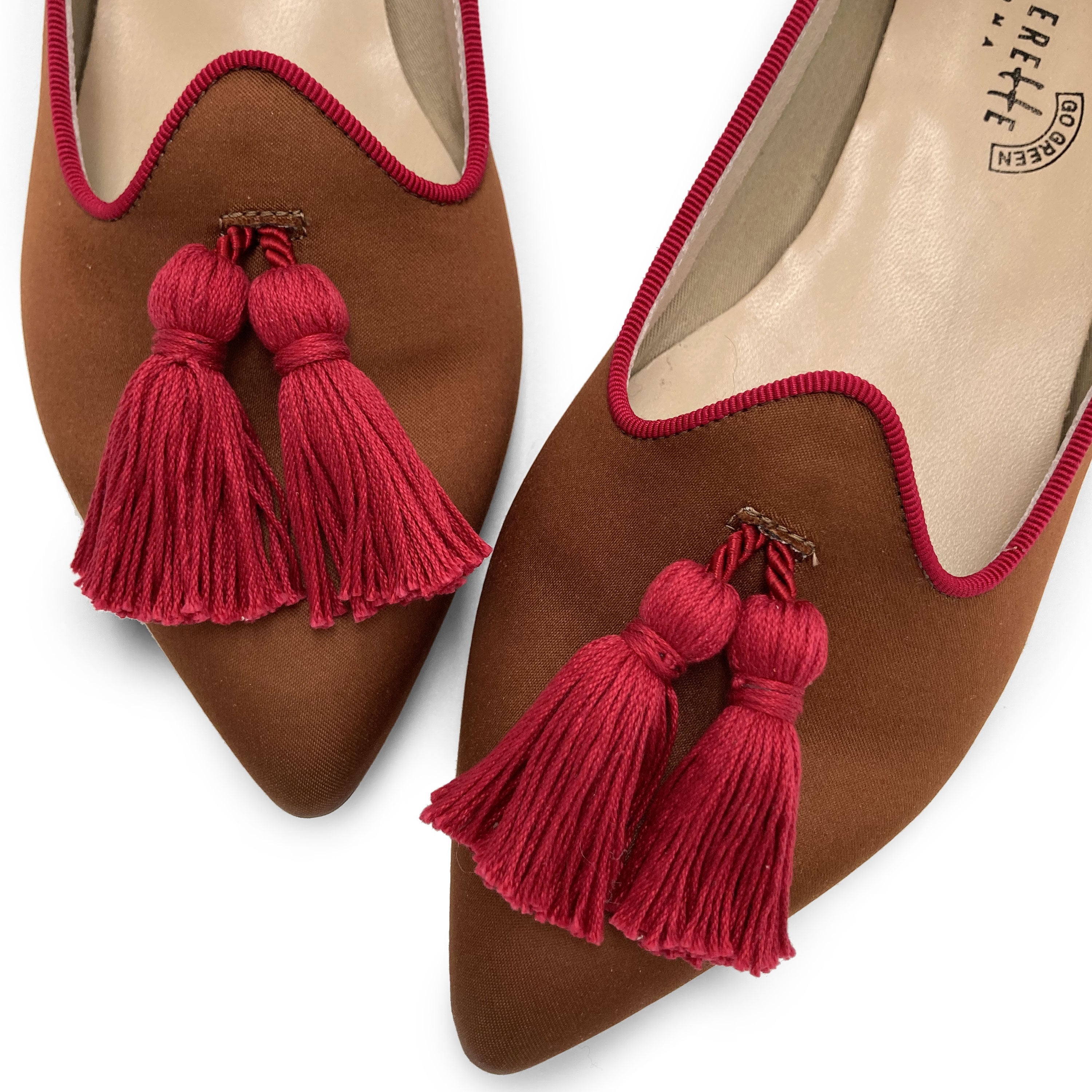 TT Go Green Collection - Mocassins femme en satin éco marron avec pompons fuchsia