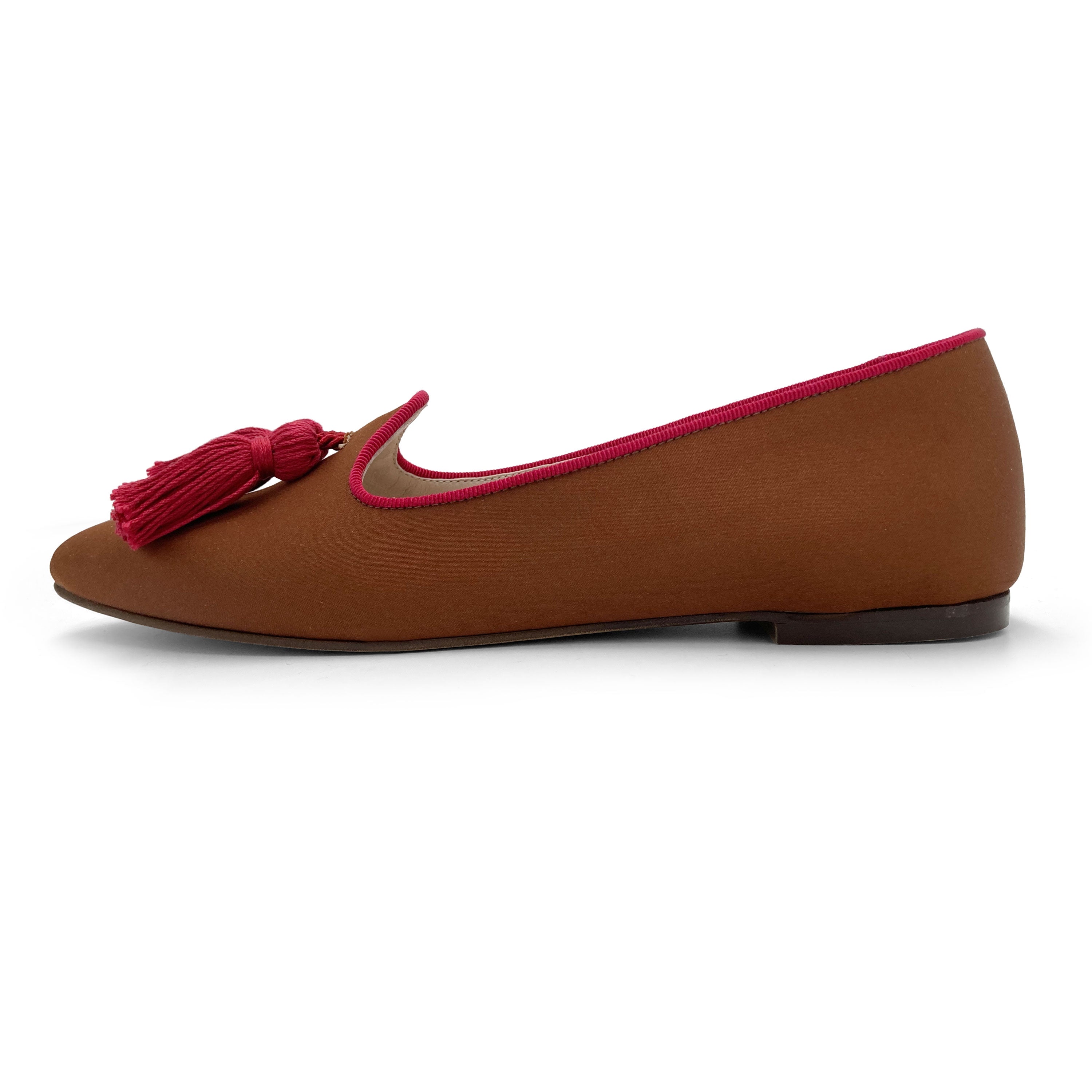 TT Go Green Collection - Mocassins femme en satin éco marron avec pompons fuchsia