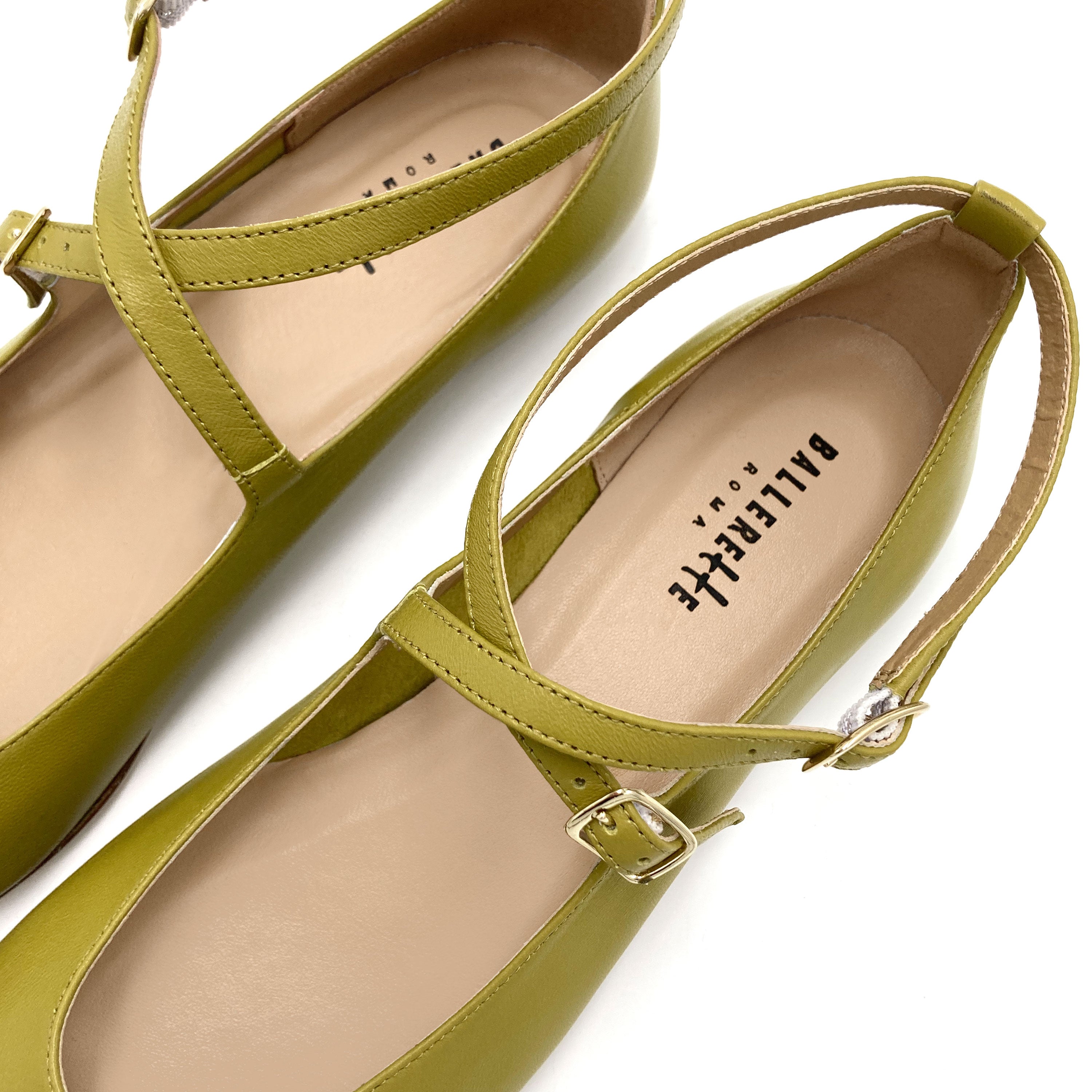 Olivegrüne Mary Jane Ballerinas mit Riemen