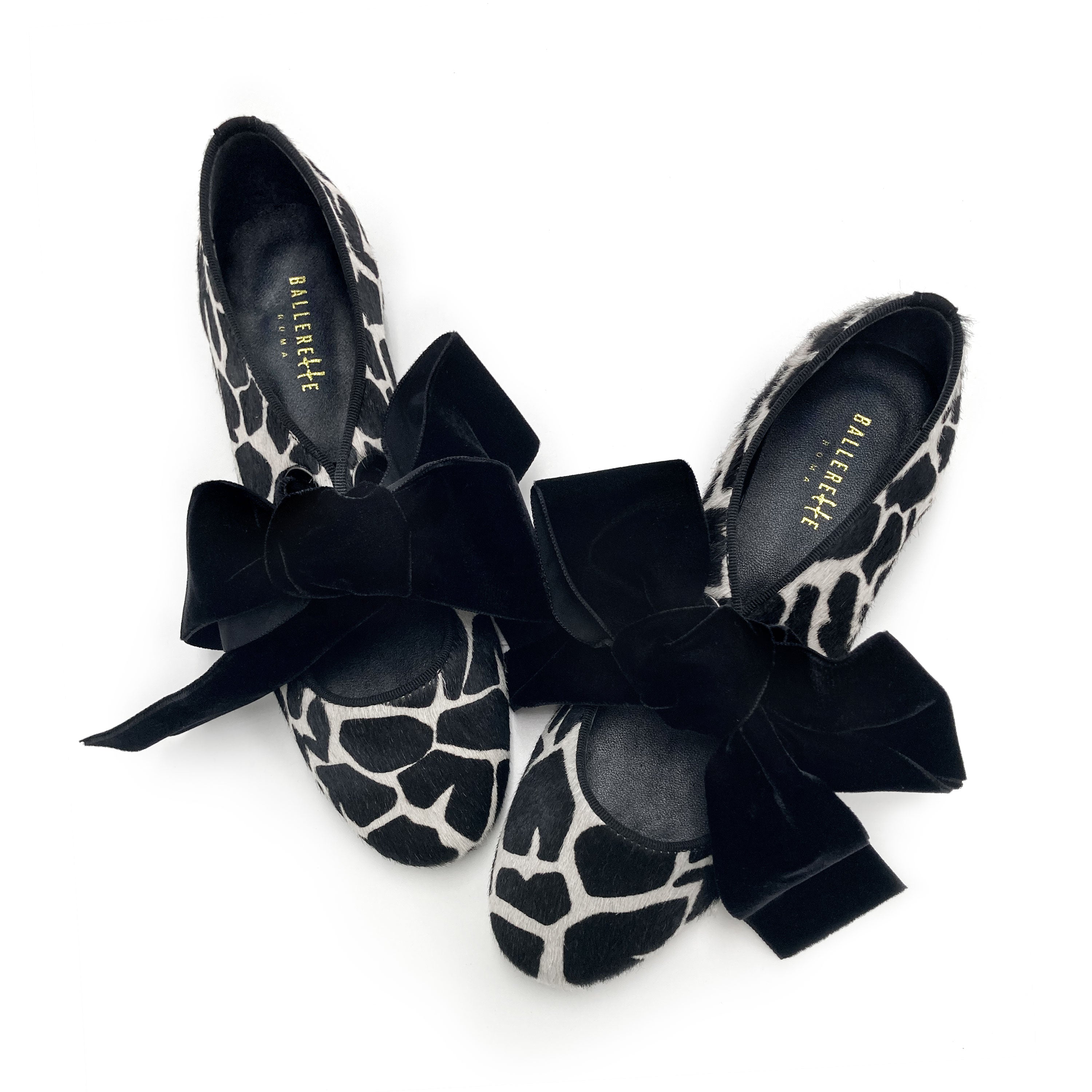 Damen‑Schuhe aus schwarz-weiß geflecktem Ponyfell