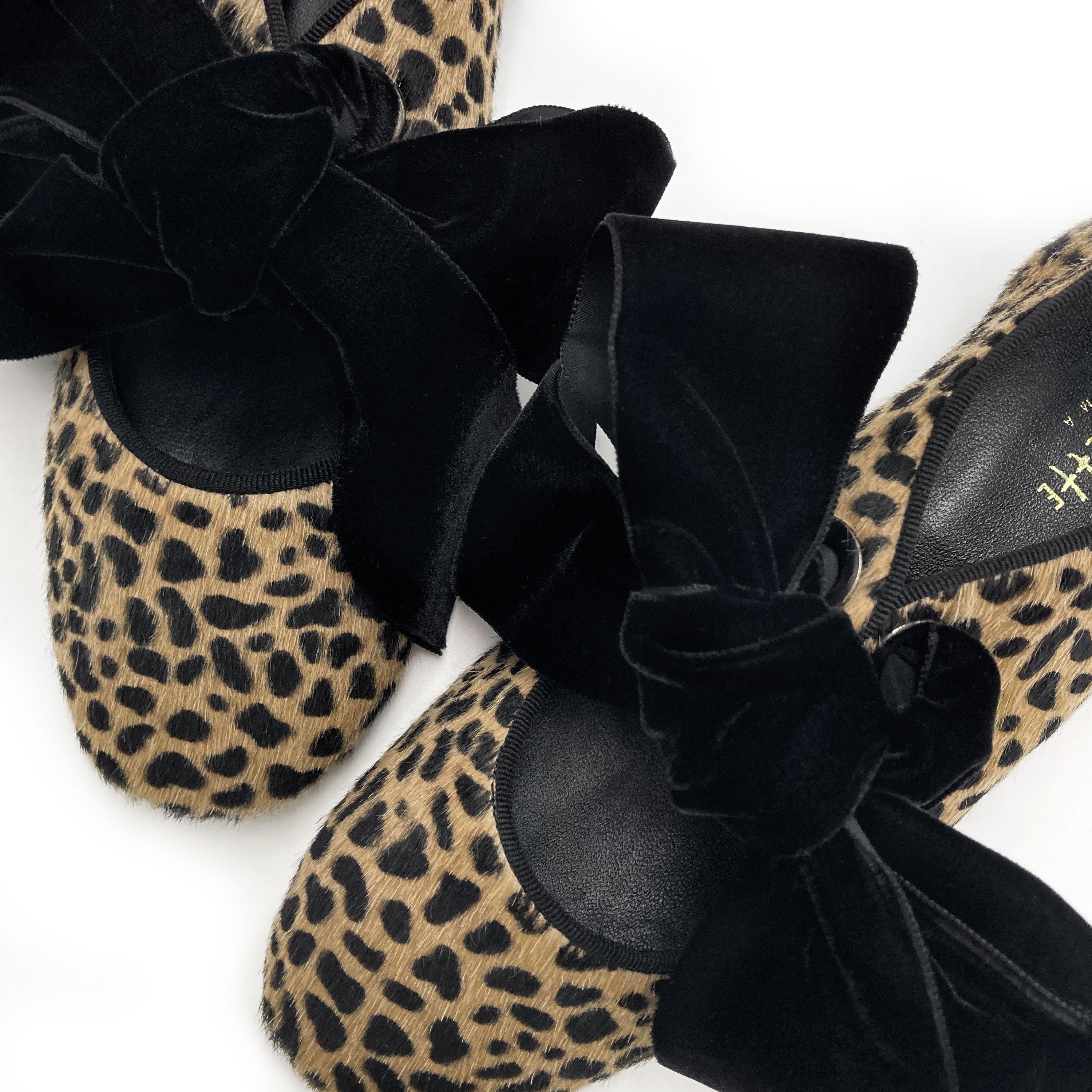 Damen Schuhe mit Animal-Print aus geflecktem Ponyfell