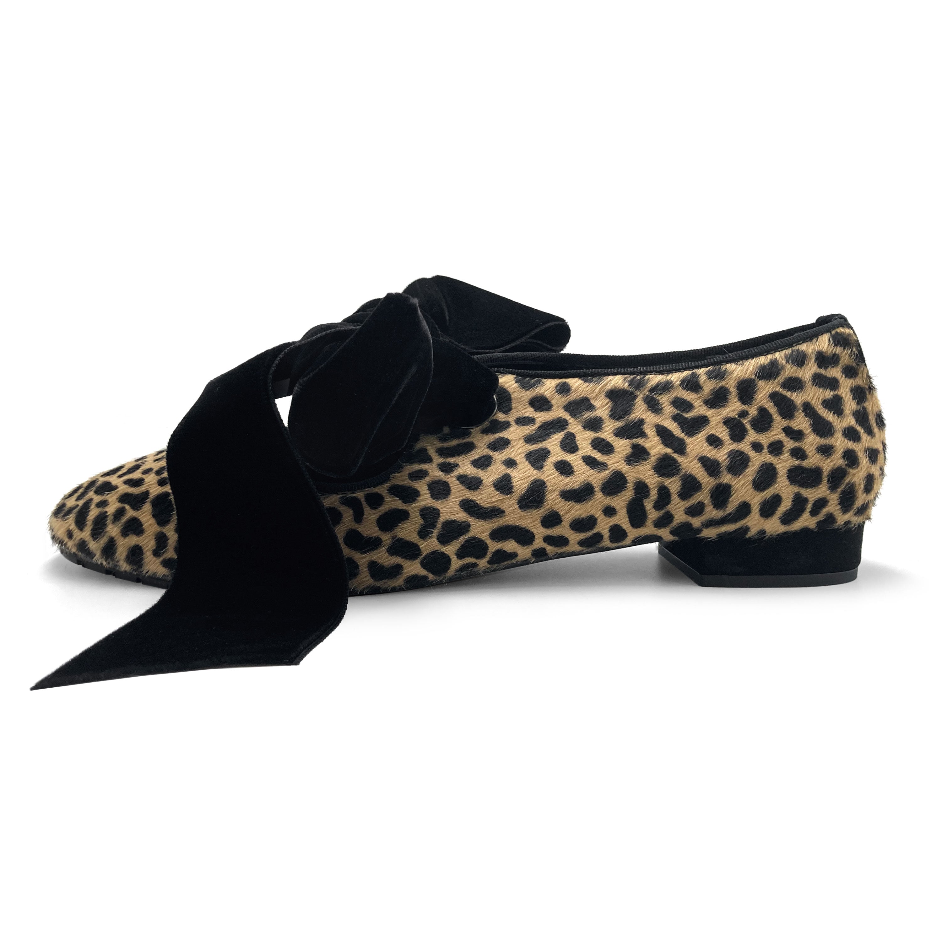Damen Schuhe mit Animal-Print aus geflecktem Ponyfell