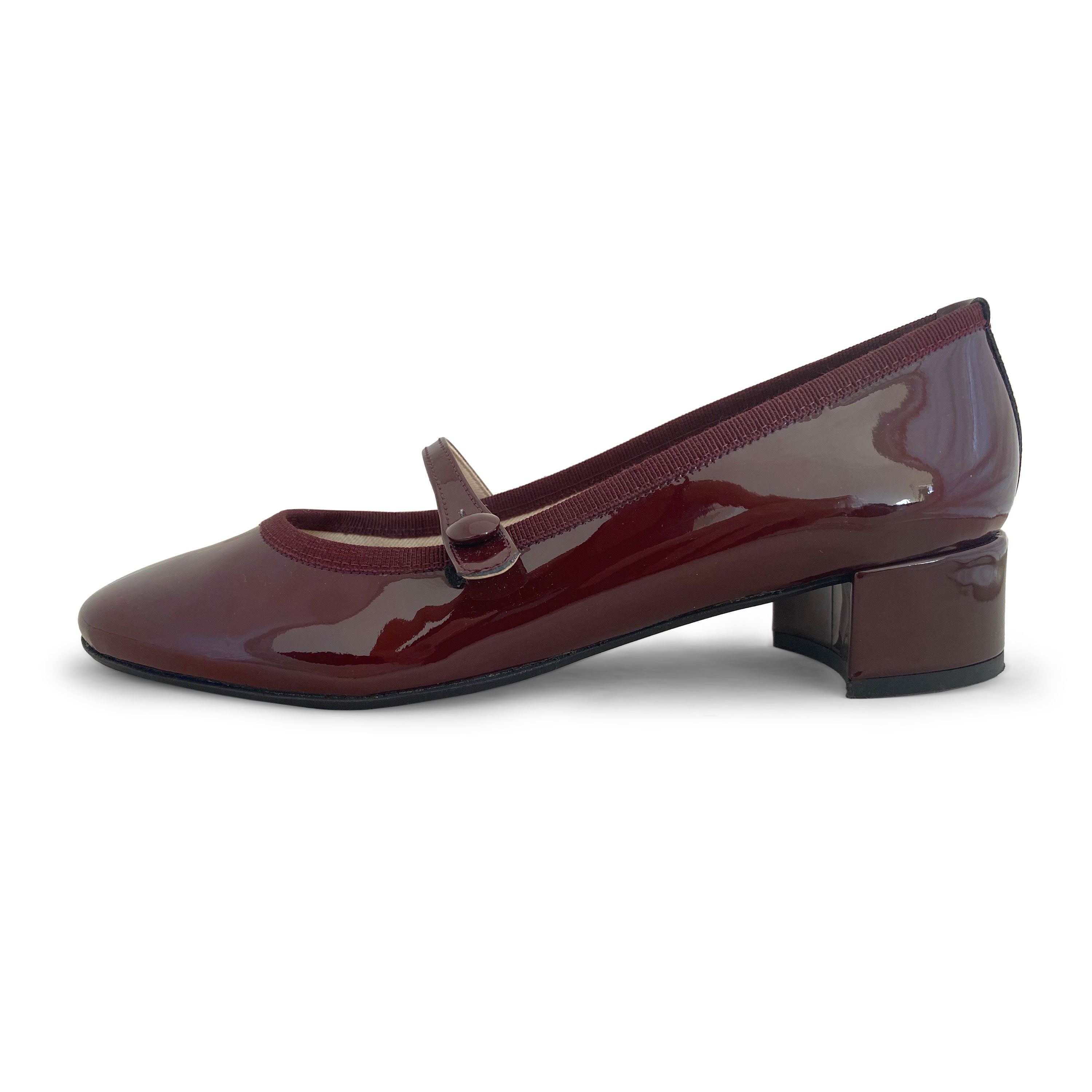 Bordeauxfarbene Mary Jane Ballerinas aus Lackleder mit Riemen und Absatz