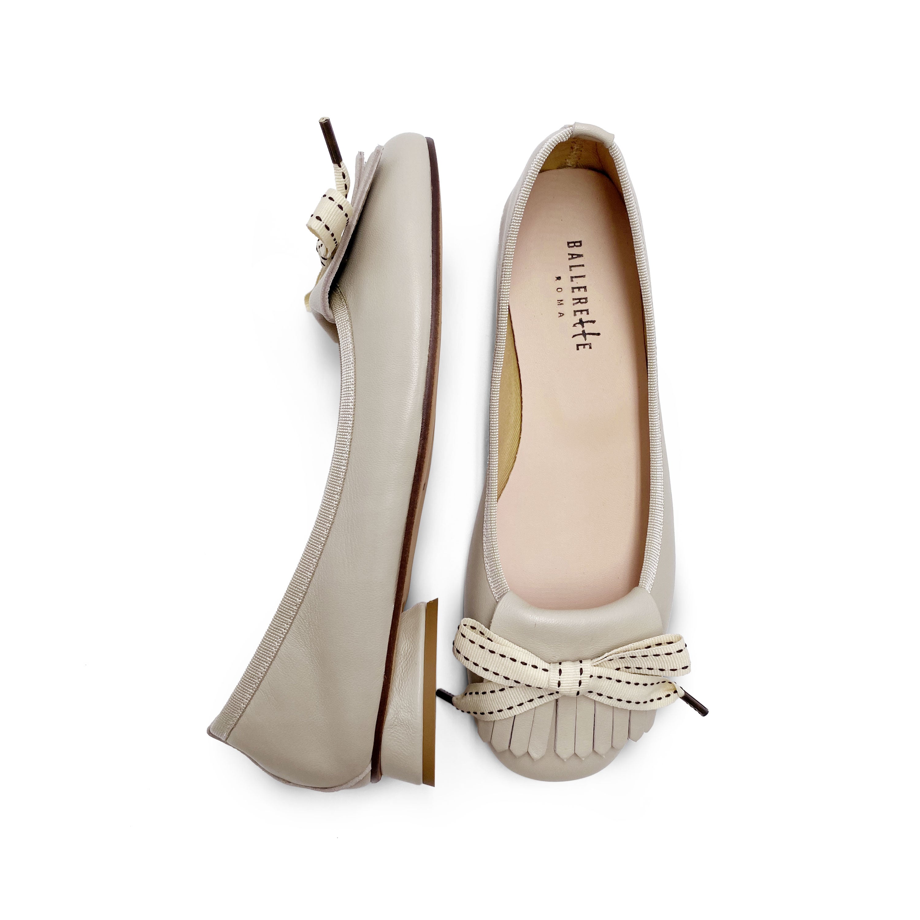 Mocassins en cuir beige à talon et frange