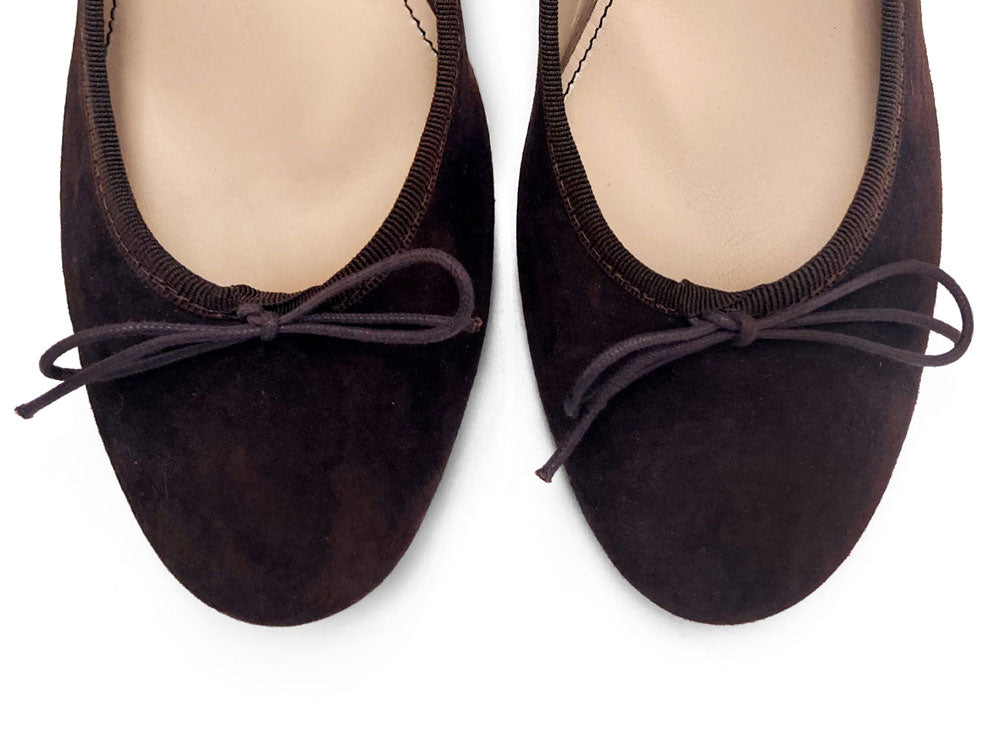 Dark brown suede heeled décolleté ballet flats
