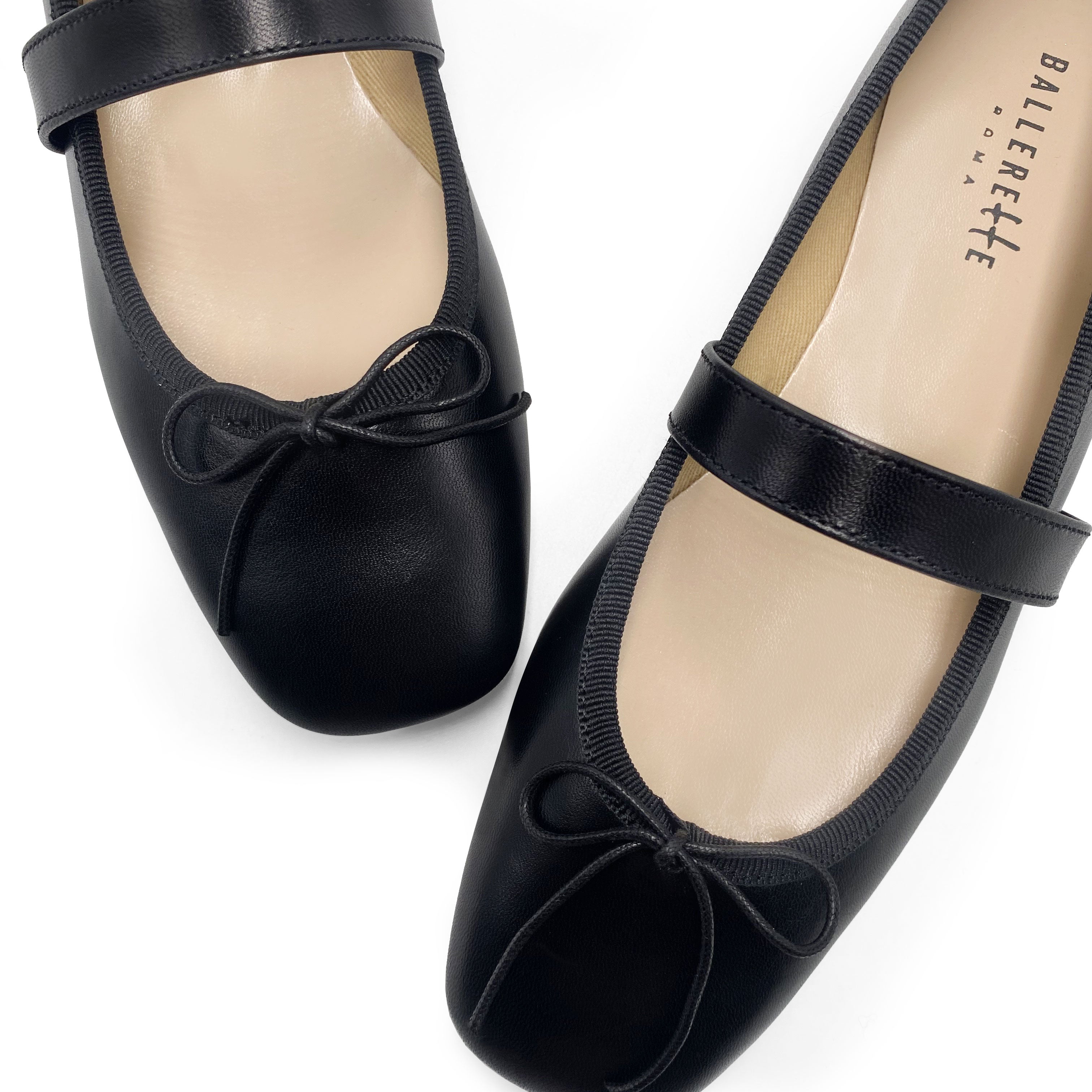 Ballerine nere in pelle a punta quadrata con cinturino