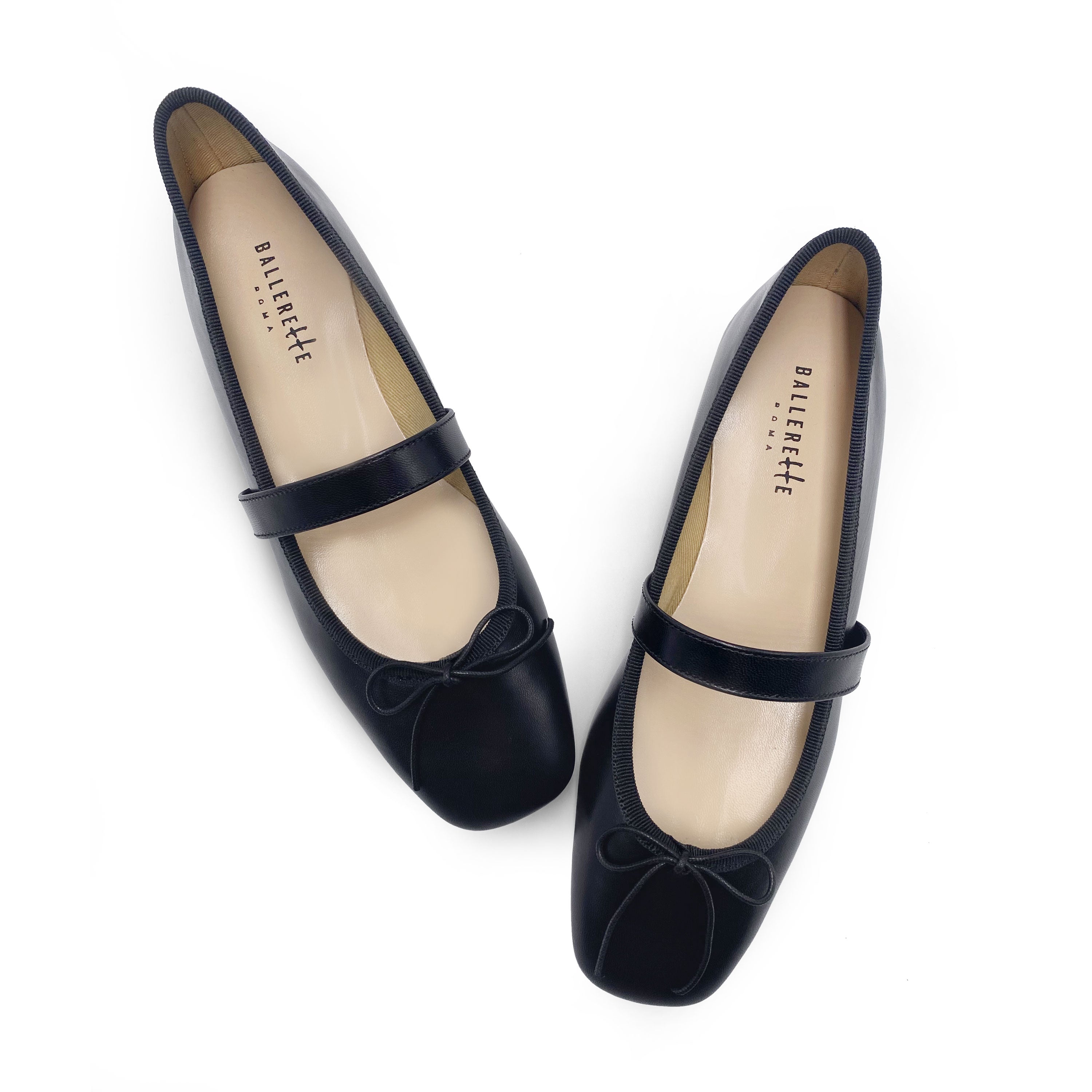 Ballerine nere in pelle a punta quadrata con cinturino