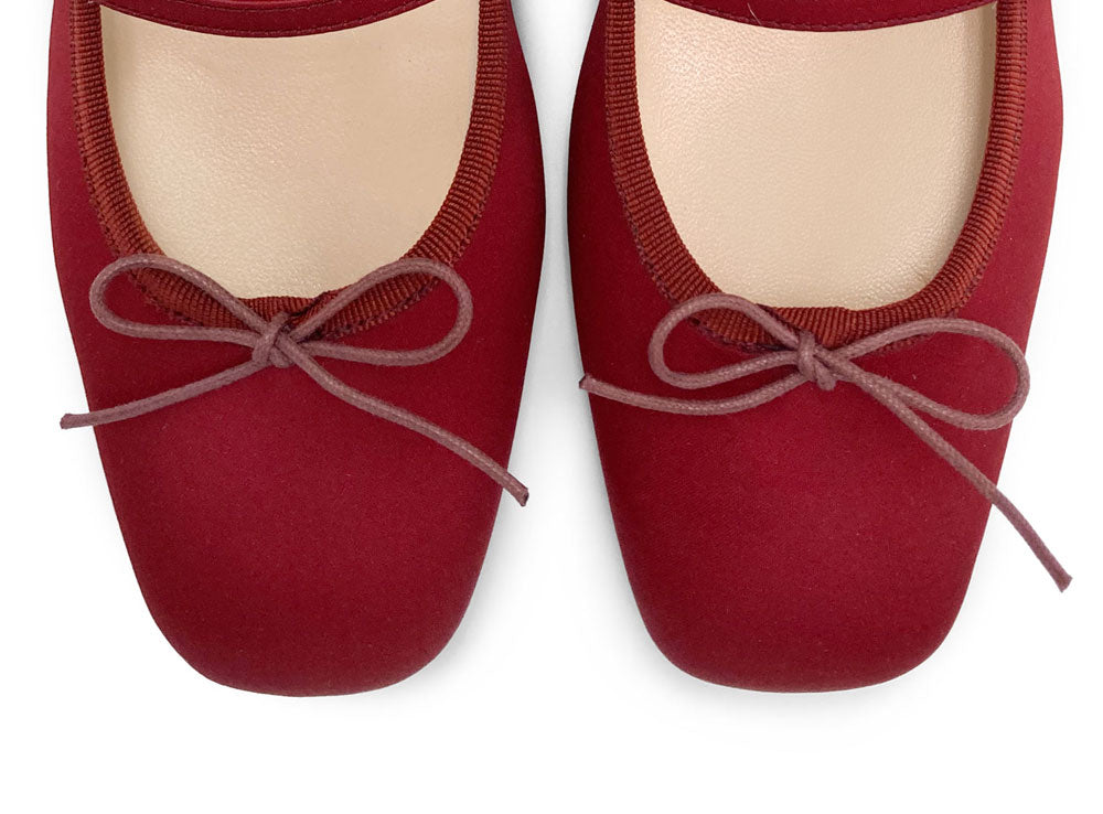 TT GO GREEN Collection – Mary Jane Ballerinas aus rotem recyceltem Satin