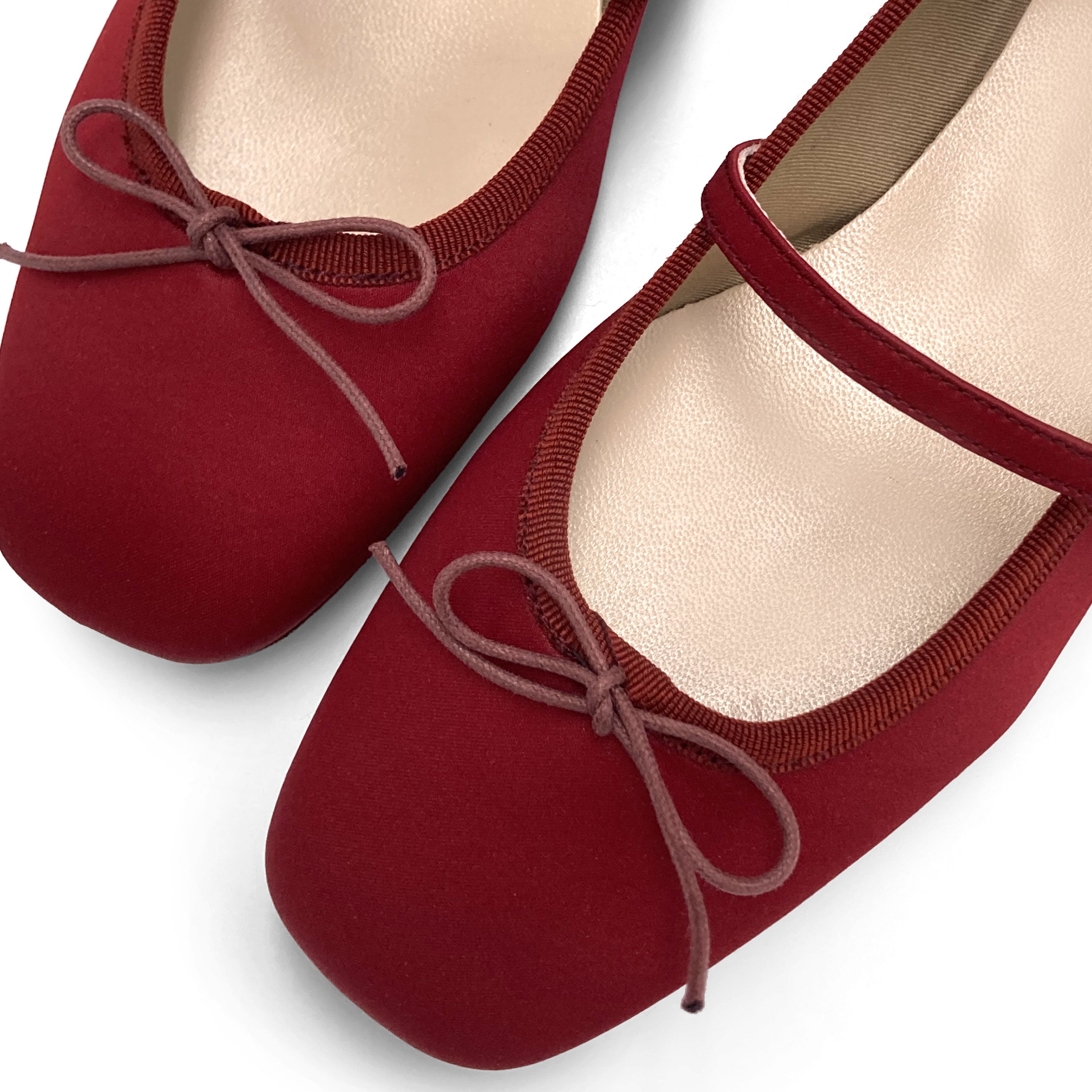 TT GO GREEN Collection - Mary Jane Ballerinas aus burgunderrotem recyceltem Satin