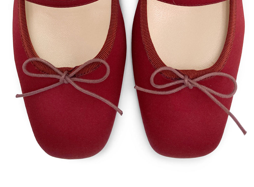 TT GO GREEN Collection - Mary Jane Ballerinas aus burgunderrotem recyceltem Satin