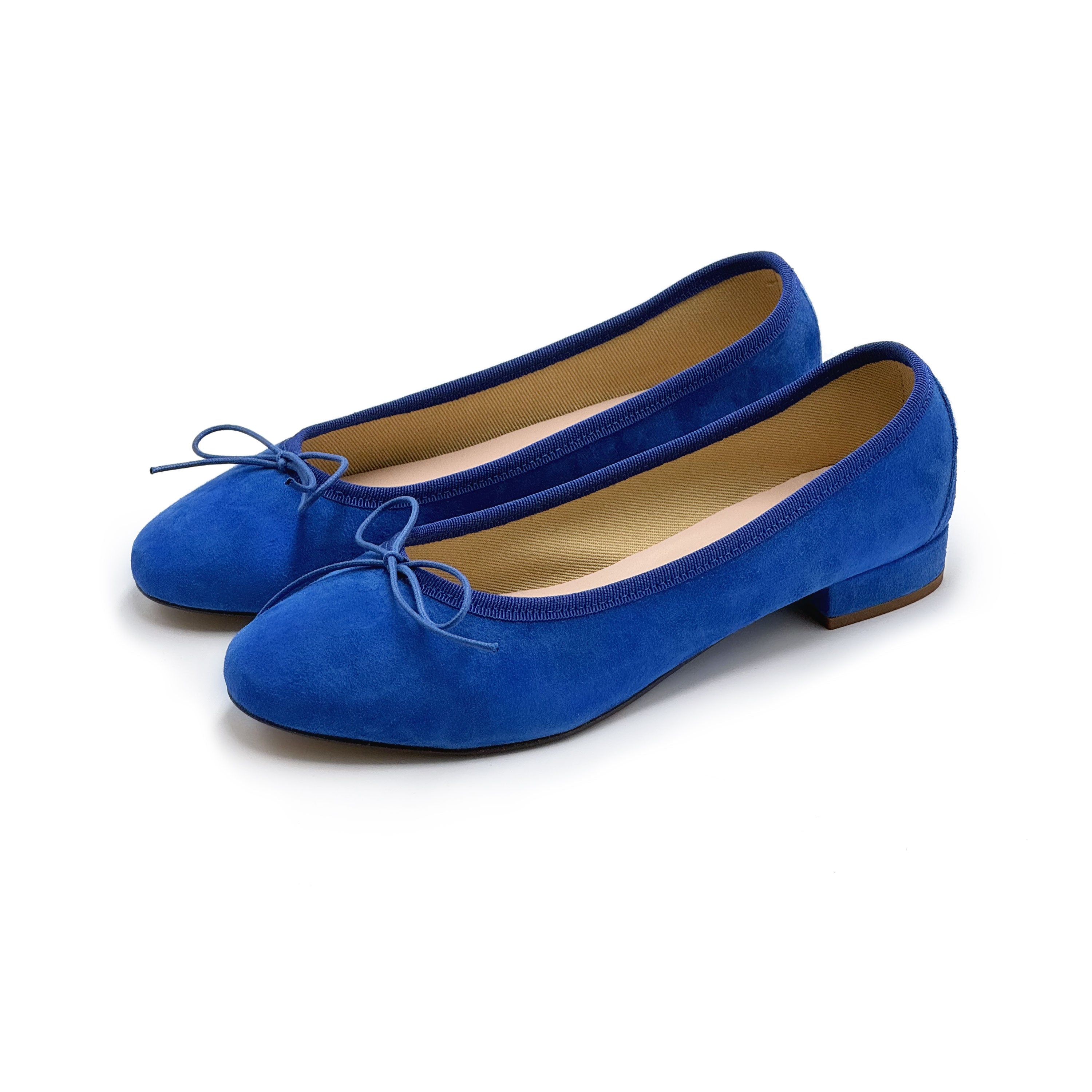 Kornblumenblaue Wildlederballerinas mit Absatz