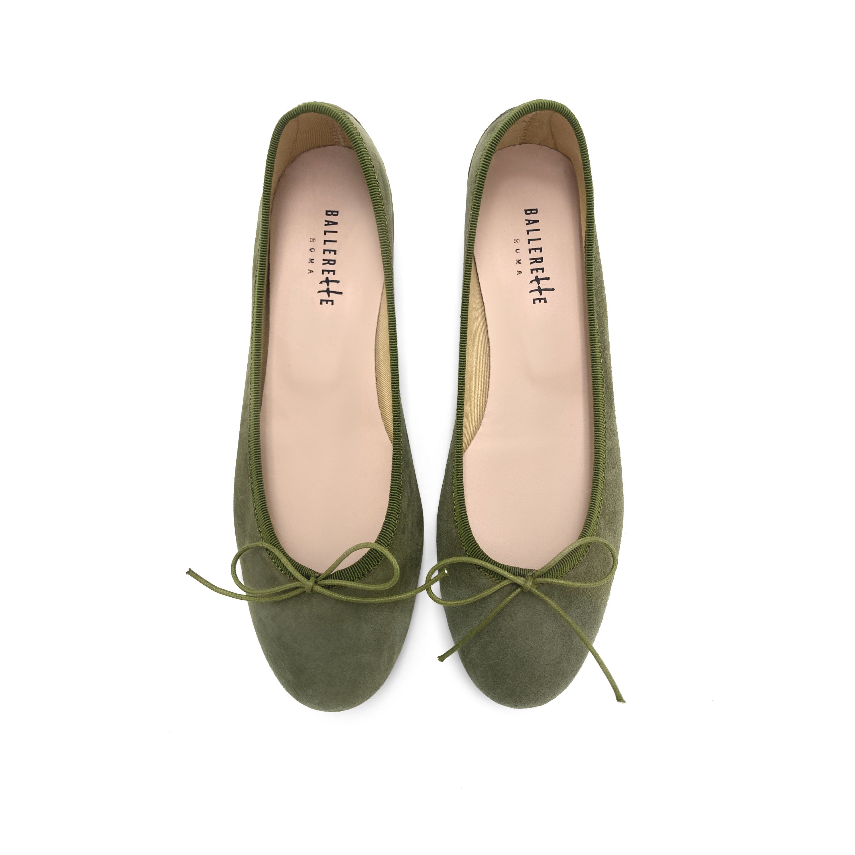Ballerine verdi oliva con tacco in camoscio