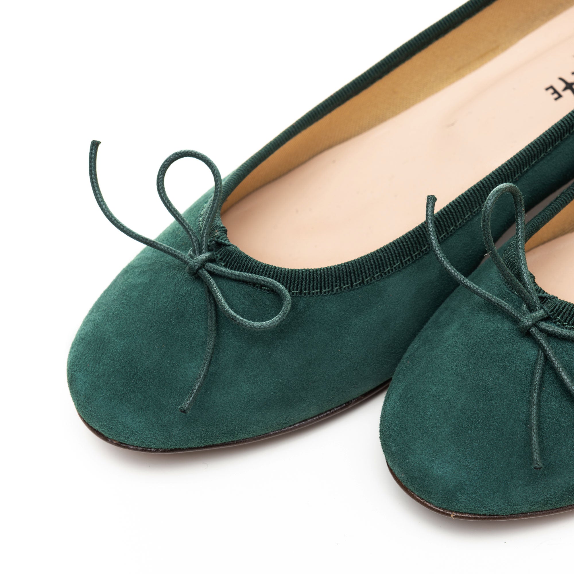 Flaschengrüne Wildlederballerinas mit Absatz