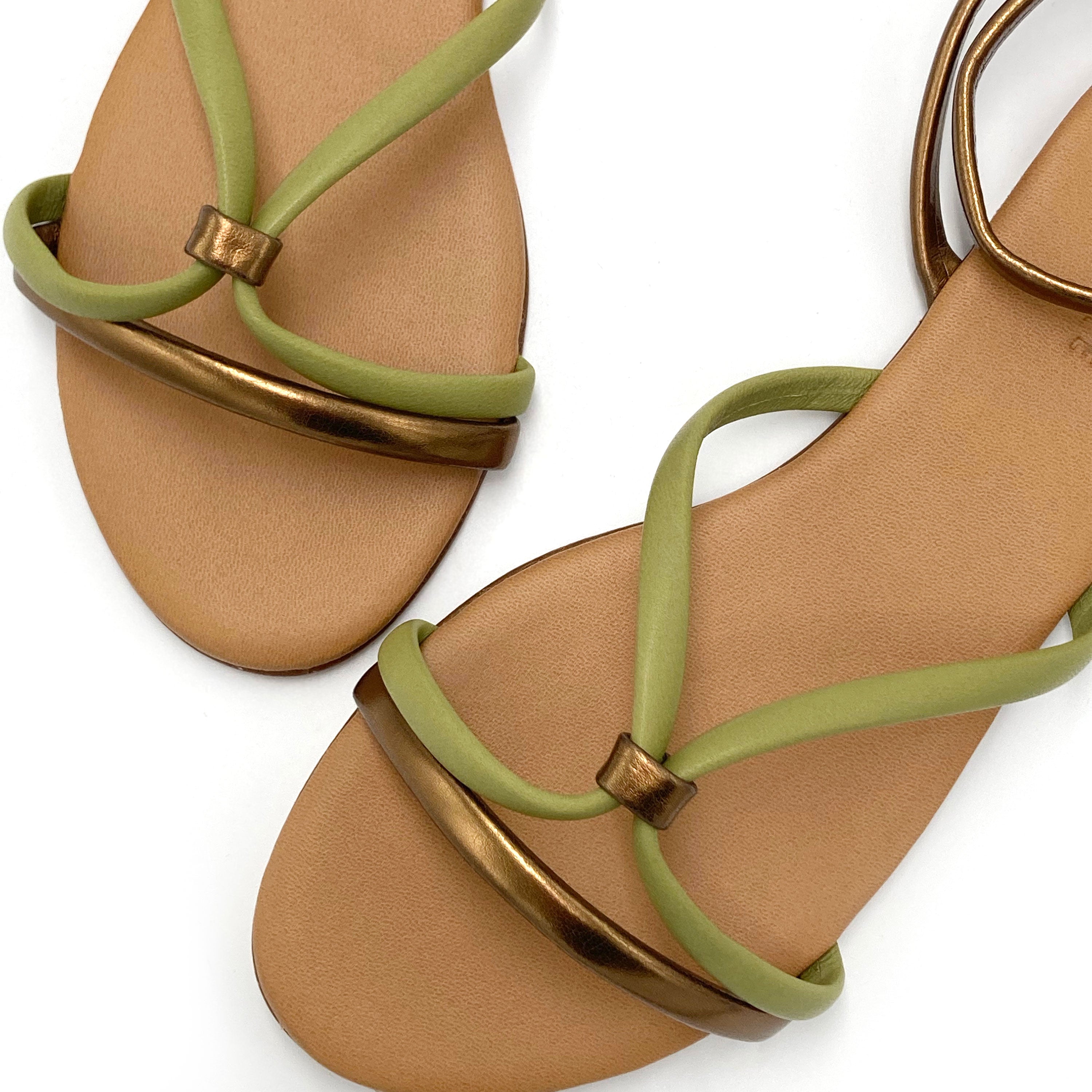 Sandali bassi intrecciati in pelle verdi e bronzo