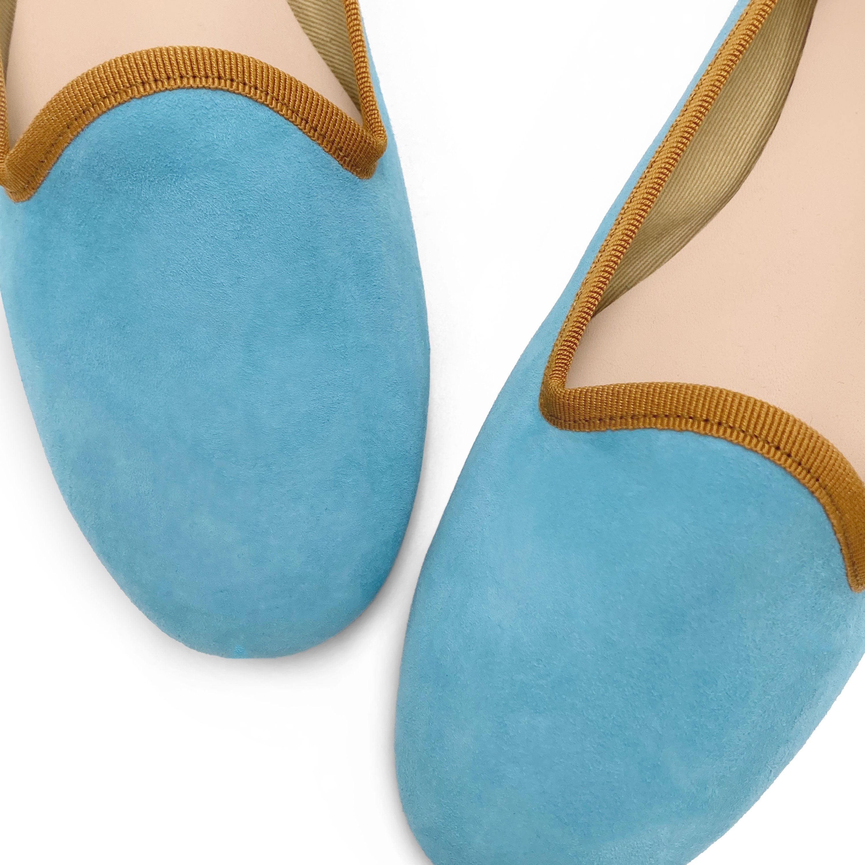 Slippers femme en daim bleu aqua avec détails ocre