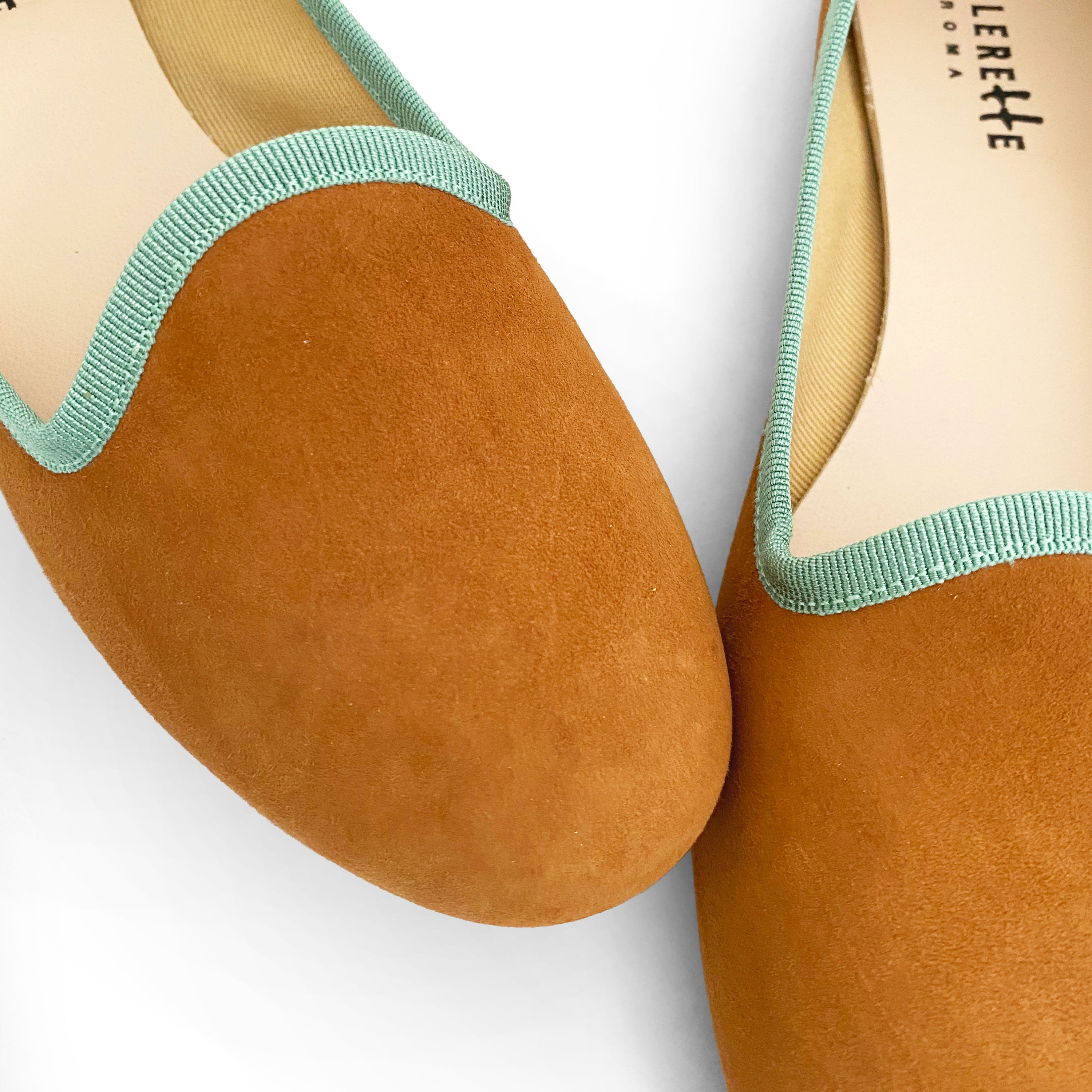Slippers donna in camoscio cuoio e gros grain verde