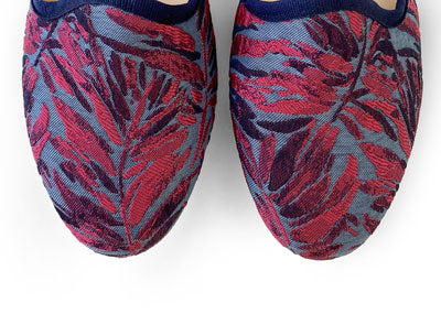 Slippers fucsia e blu in tessuto jacquard tropicale