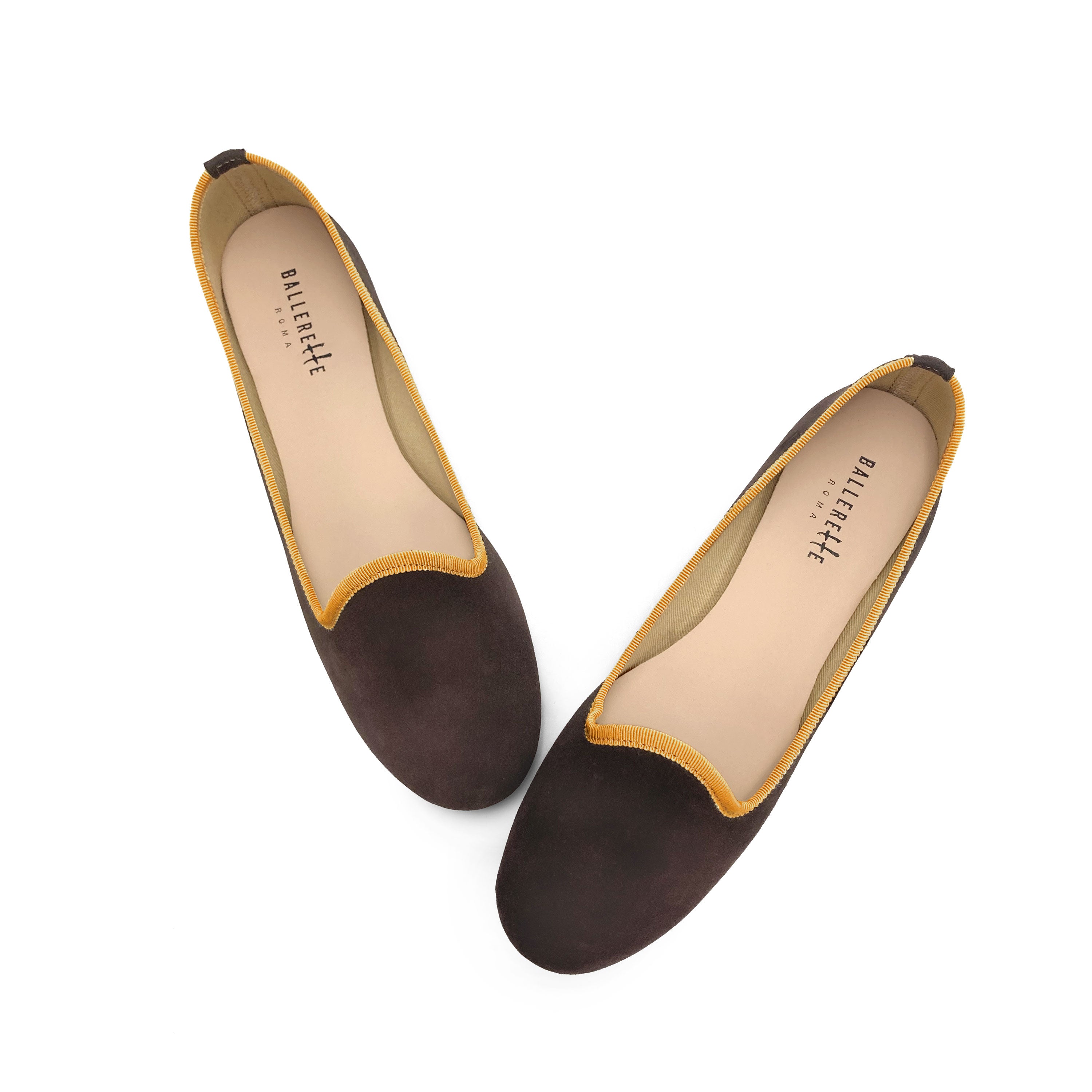 Slippers pour femme en daim brun foncé et détails ocre