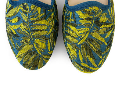 Slippers blu petrolio e giallo in tessuto jacquard tropicale