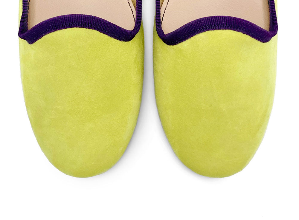Damen-Loafers aus limonengrünem Wildleder mit lila Details
