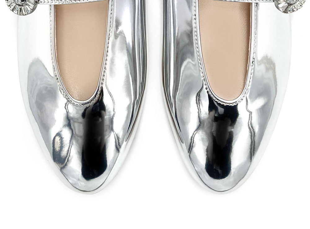 Ballerine argento specchiato con scollo a V e cinturino gioiello