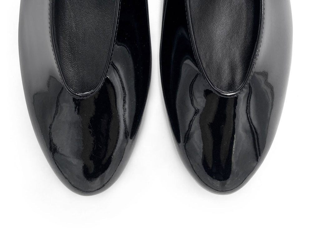 Black patent leather Mary Jane ballet flats with V-cut and jewelled strap
