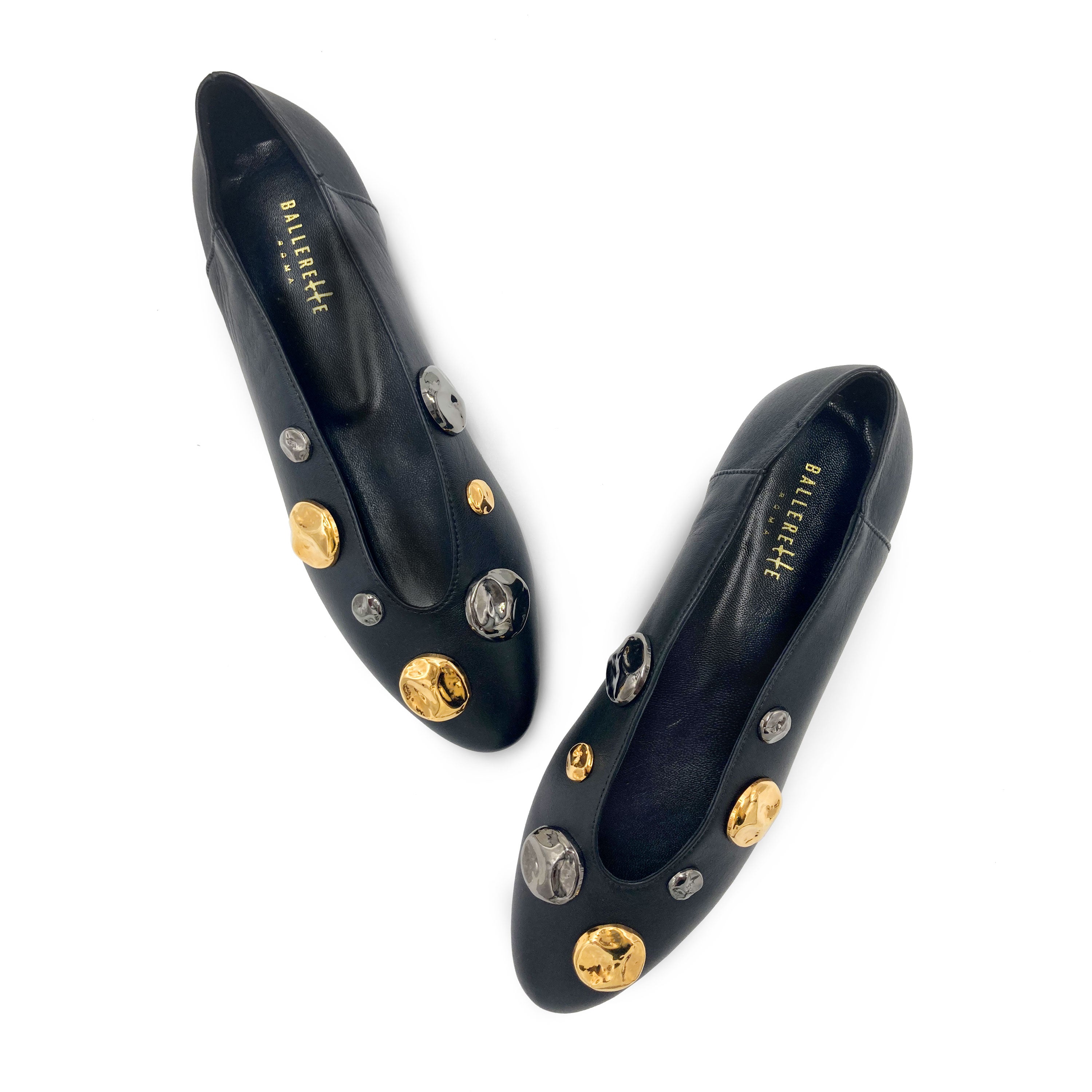 Ballerines à col montant noir avec perles dorées et fer