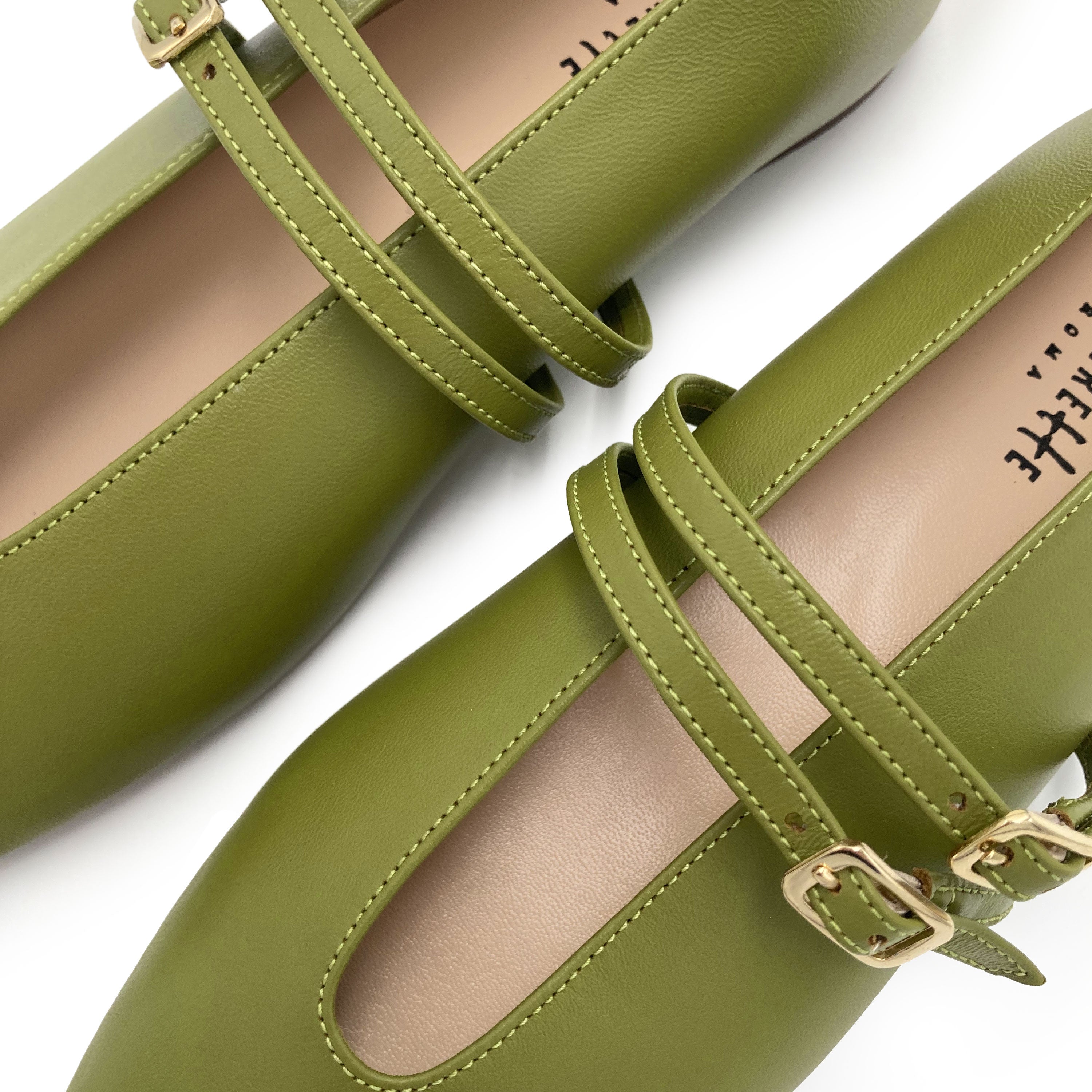 Ballerines vert olive en cuir avec col V et brides