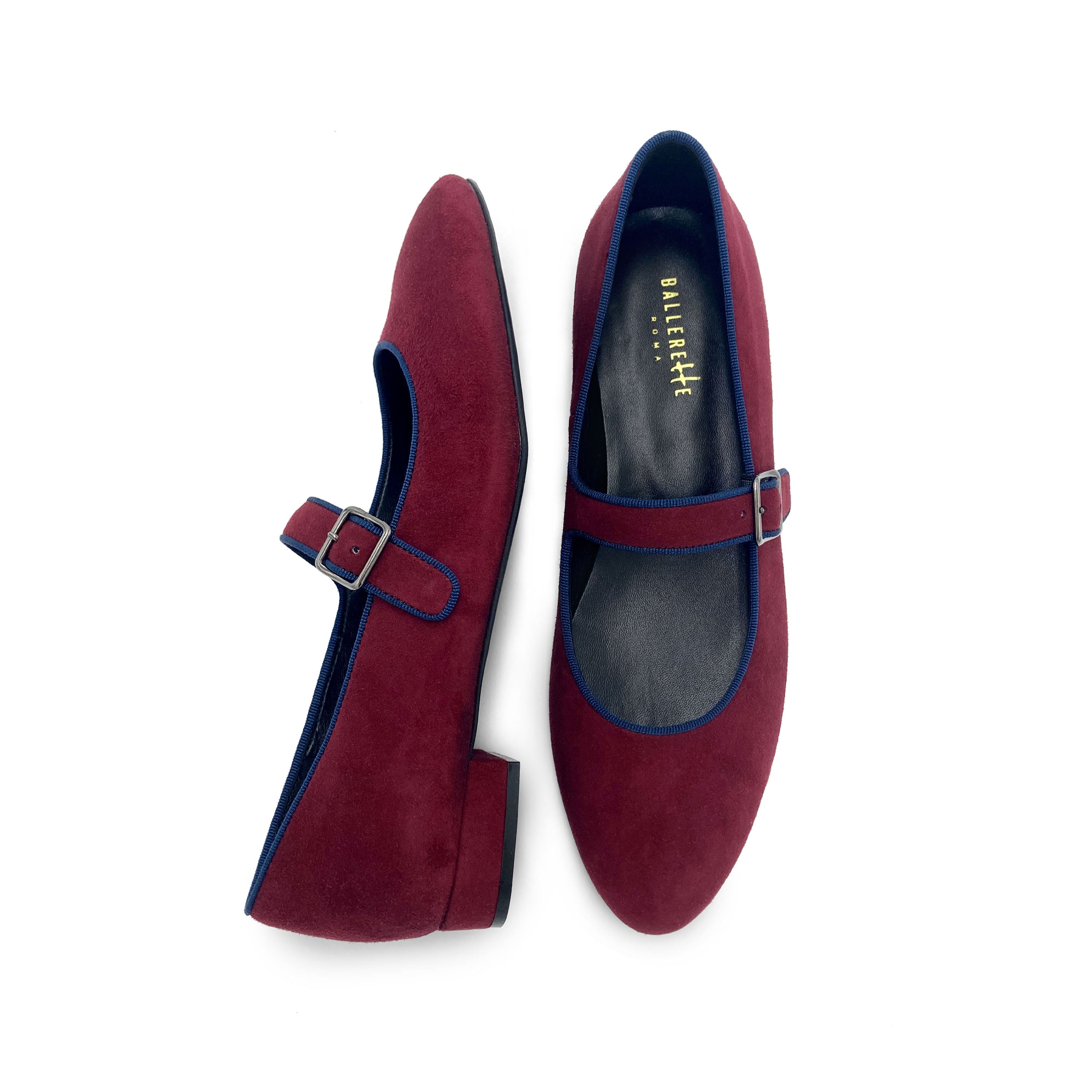 Ballerines Mary Jane en daim bordeaux et détails bleu avec bride