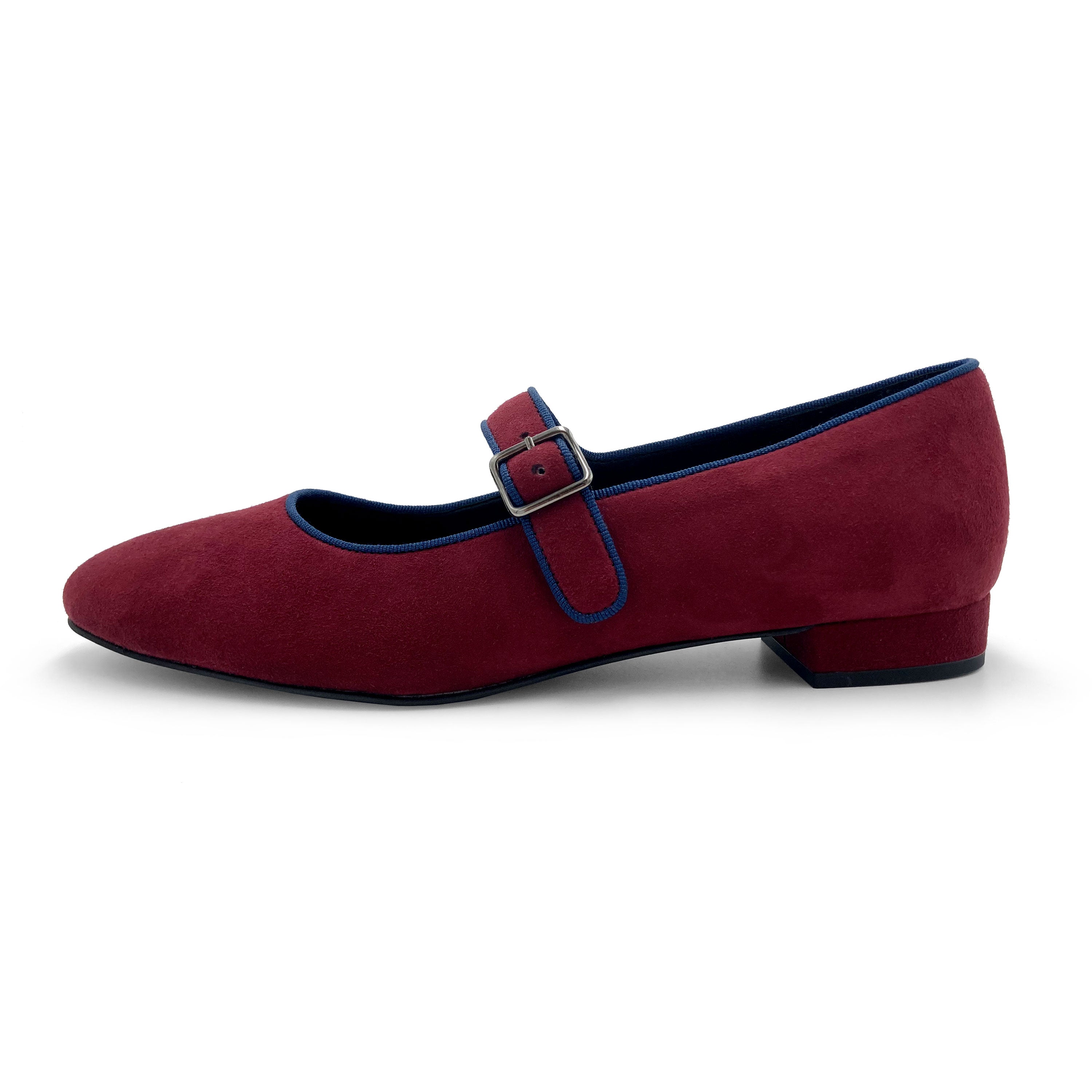 Ballerines Mary Jane en daim bordeaux et détails bleu avec bride