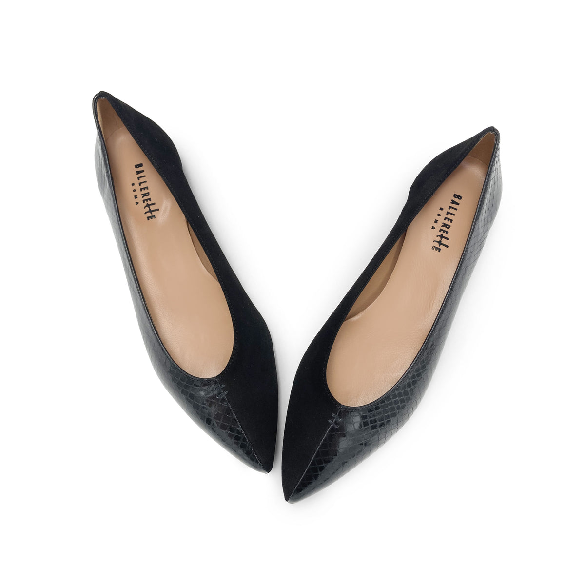 Bicolor pointed toe ballet flats in black leather and laminated leather