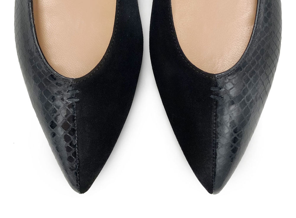 Bicolor pointed toe ballet flats in black leather and laminated leather