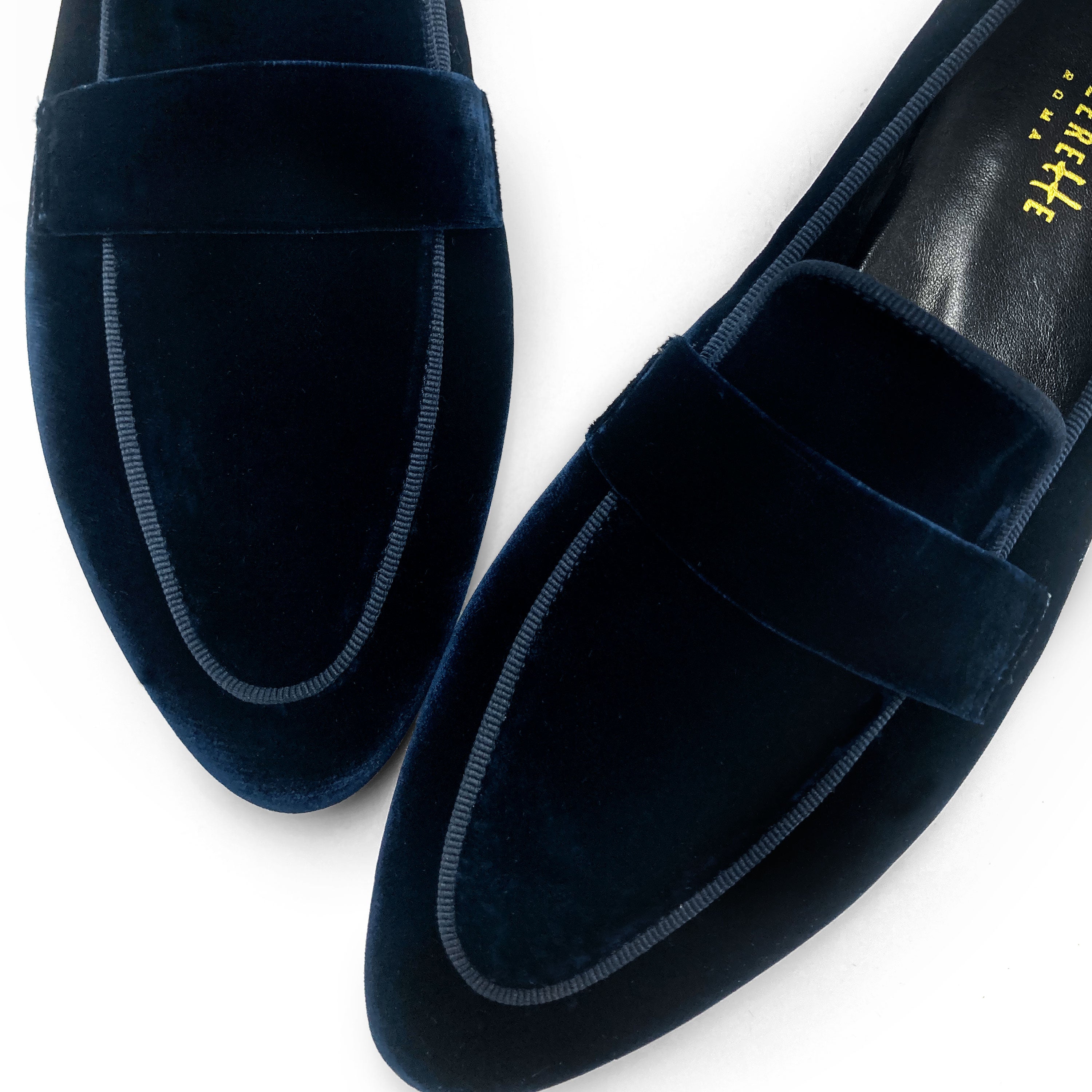 Women moccasins in blue velvet