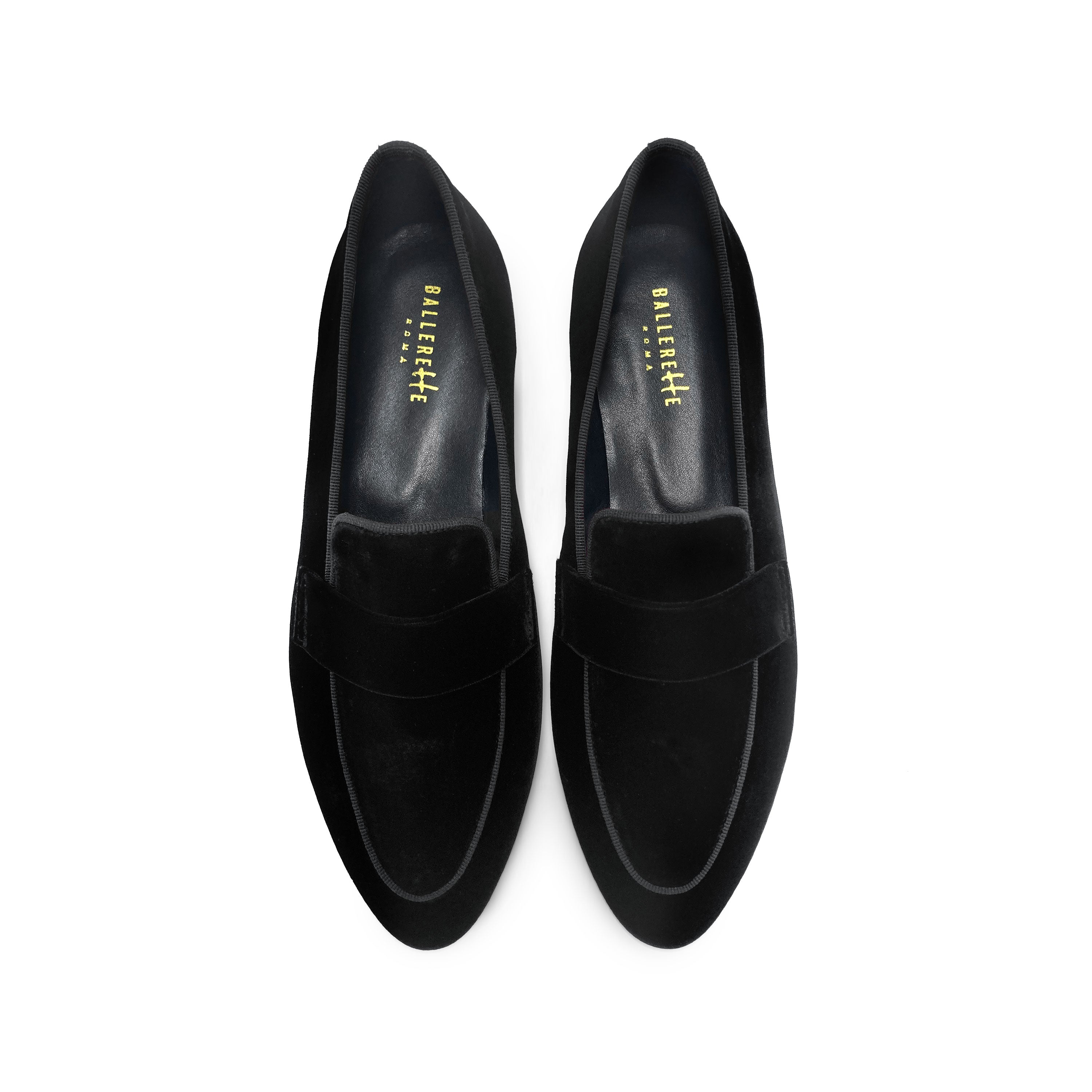 Women moccasins in black velvet