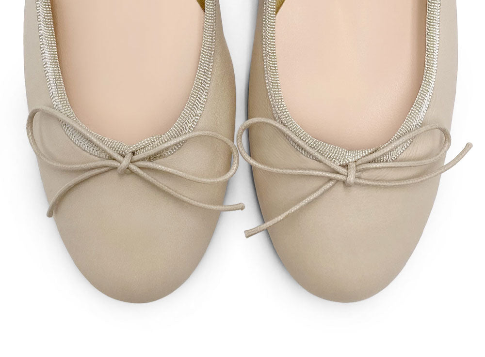 Ballerine in pelle beige con tacco alto